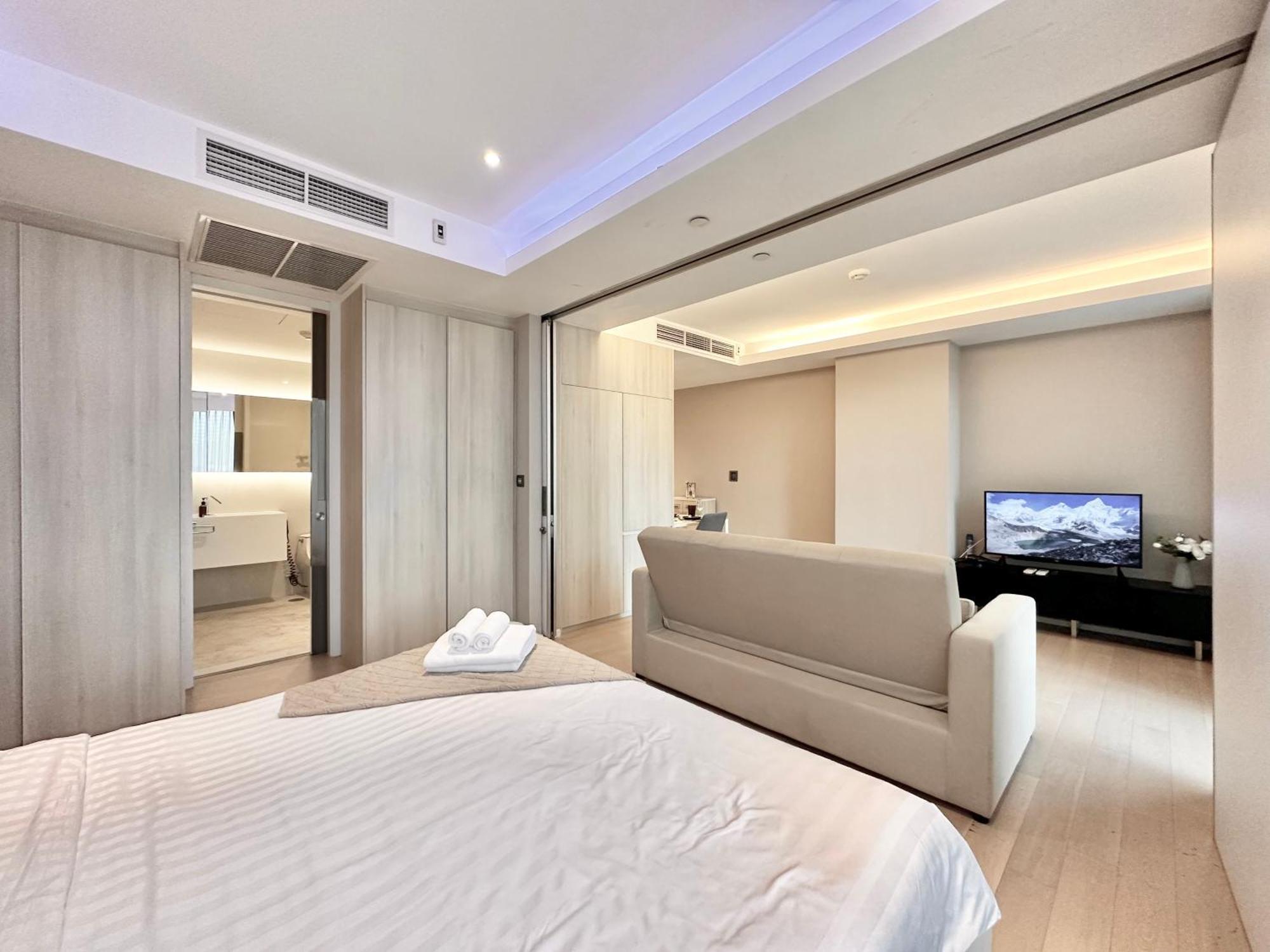 Sukhumvit 11#luxury#pool#gym#bts Nana&mrt Sukhumvit#1br#max4ppl *