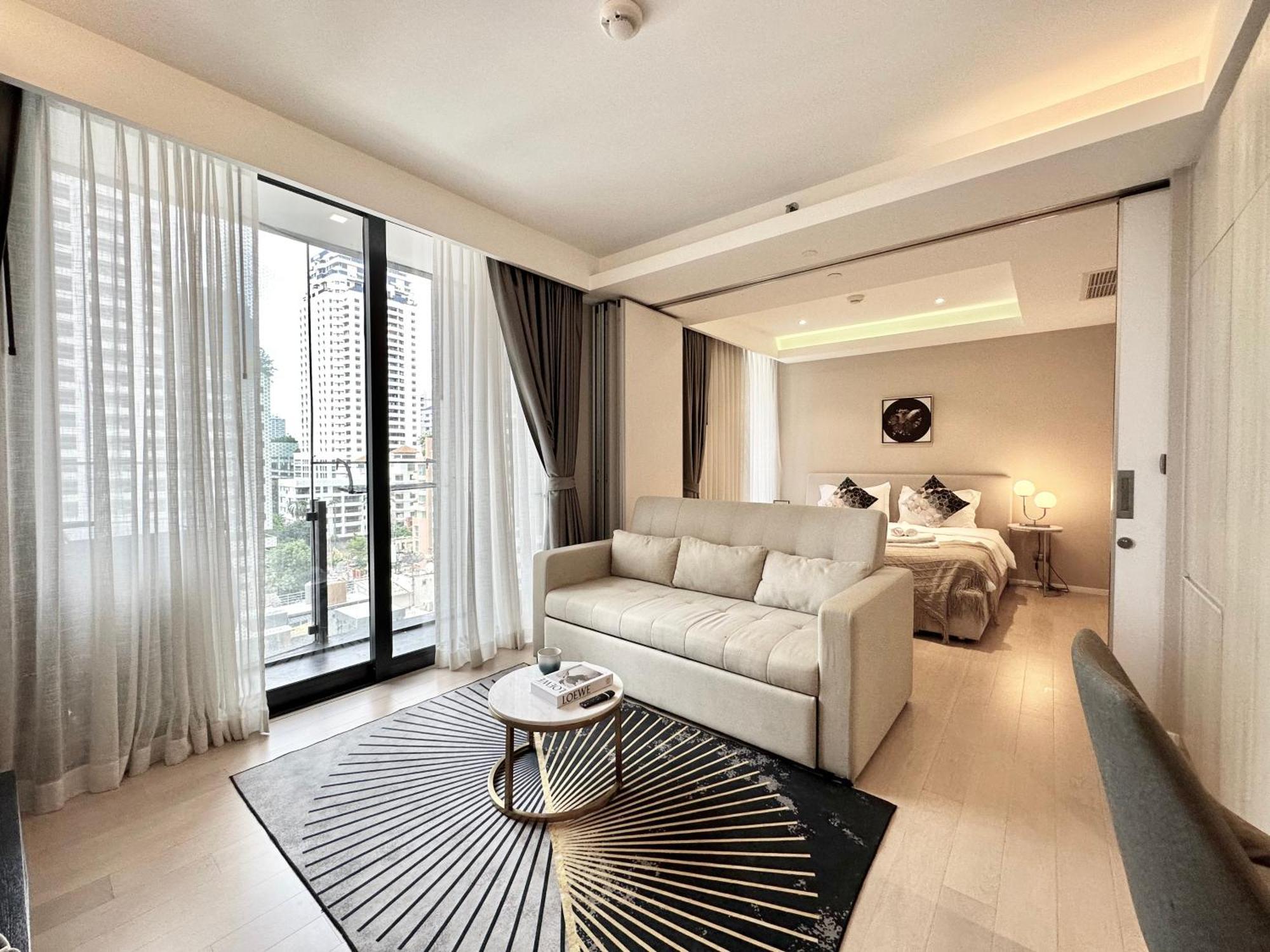 Apartment Sukhumvit 11#luxury#pool#gym#bts Nana&mrt Sukhumvit#1br#max4ppl *