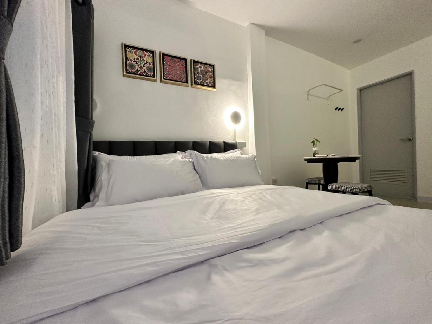 The White Den Sukhumvit 44 * Bangkok