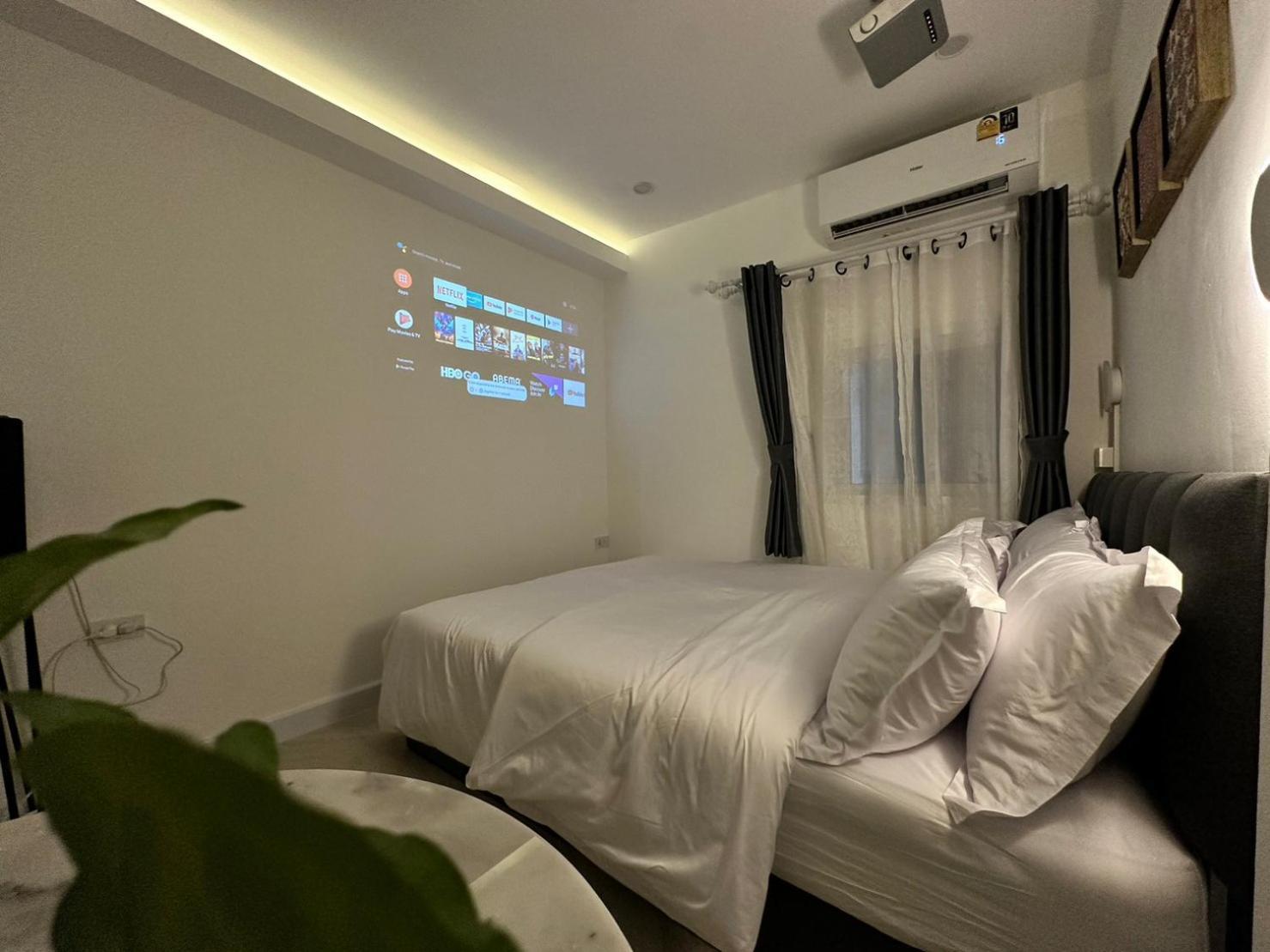 The White Den Sukhumvit 44