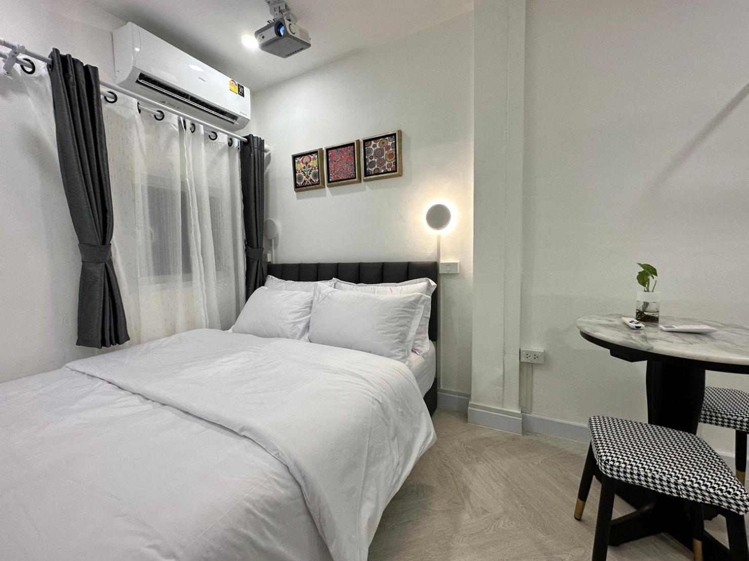 The White Den Sukhumvit 44 * Bangkok