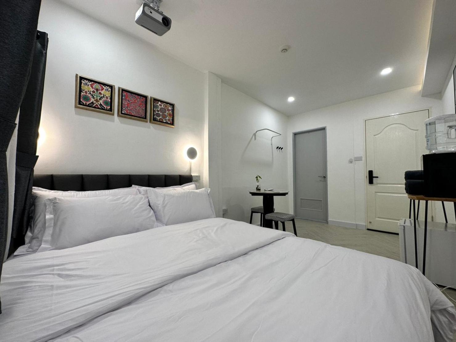 Hostel The White Den Sukhumvit 44