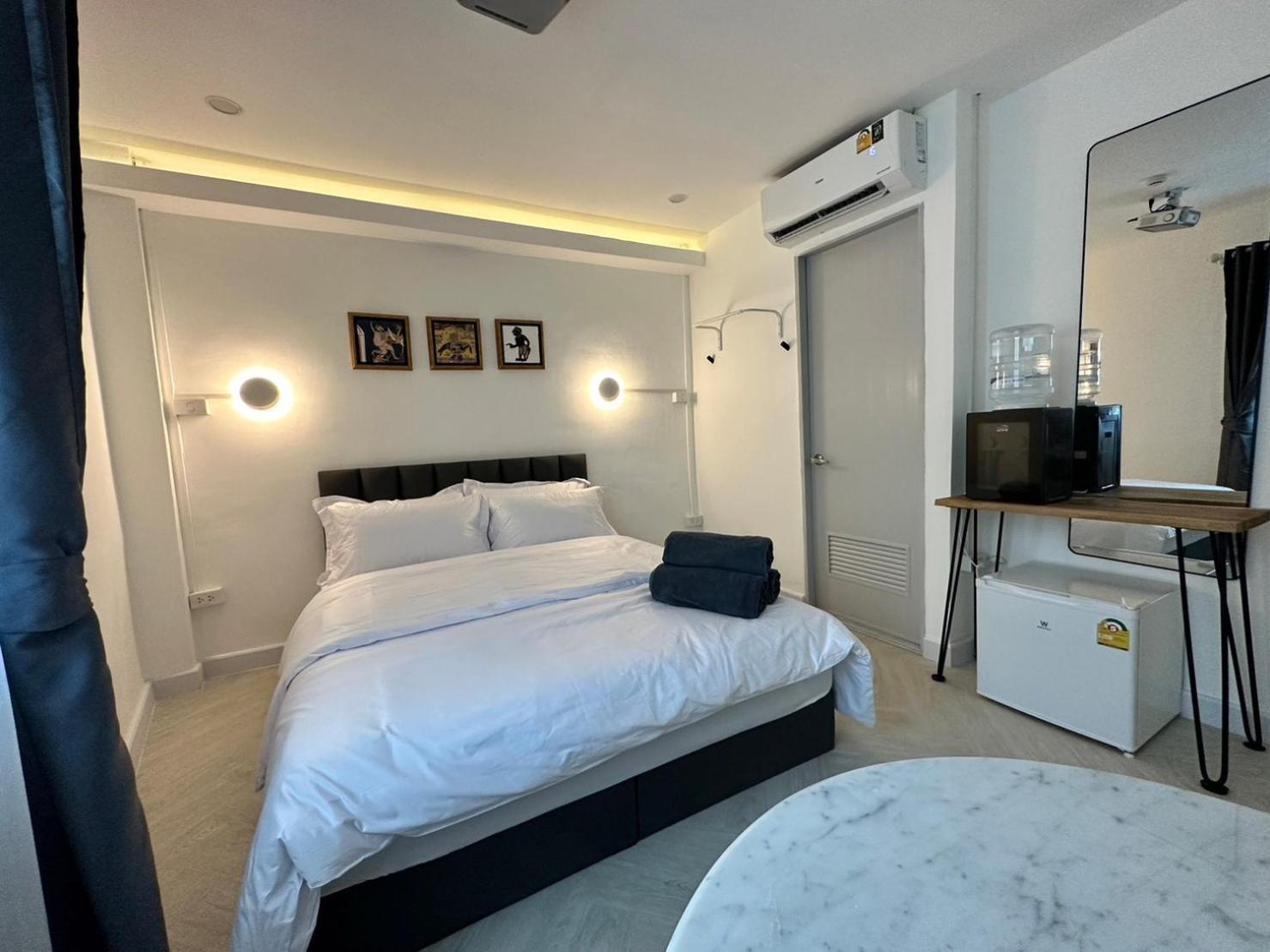 The White Den Sukhumvit 44 Bangkok