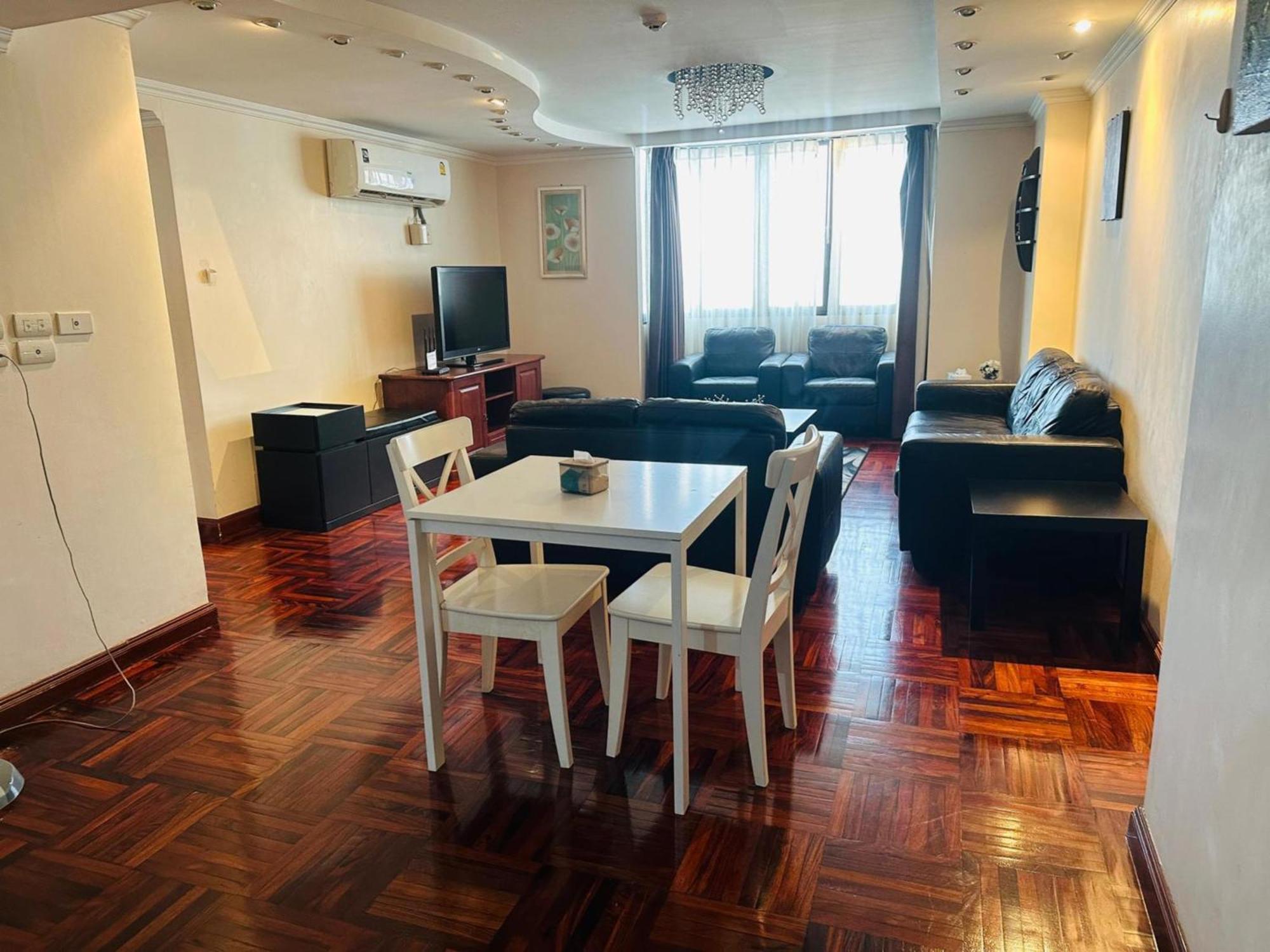 Omni Tower Sukhumvit Soi 4 Direct *