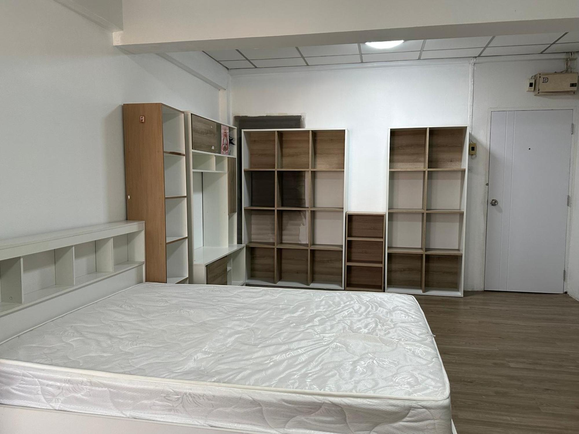 Abac Condo, Huamak *