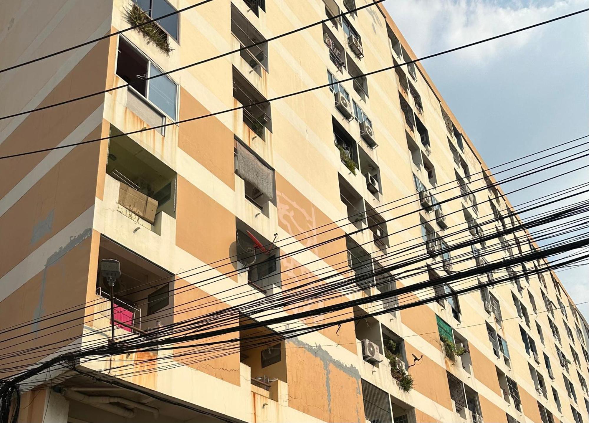 Abac Condo, Huamak