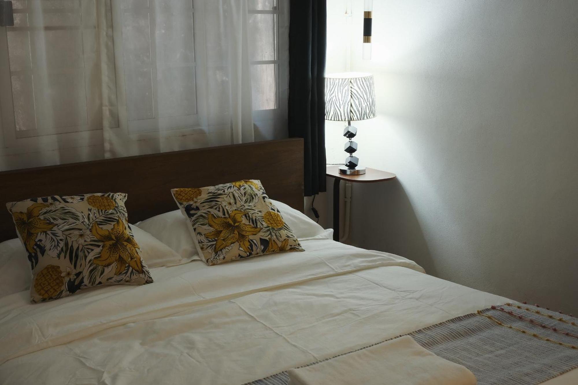 Apartment Hidden Gems In China Town, 2br *