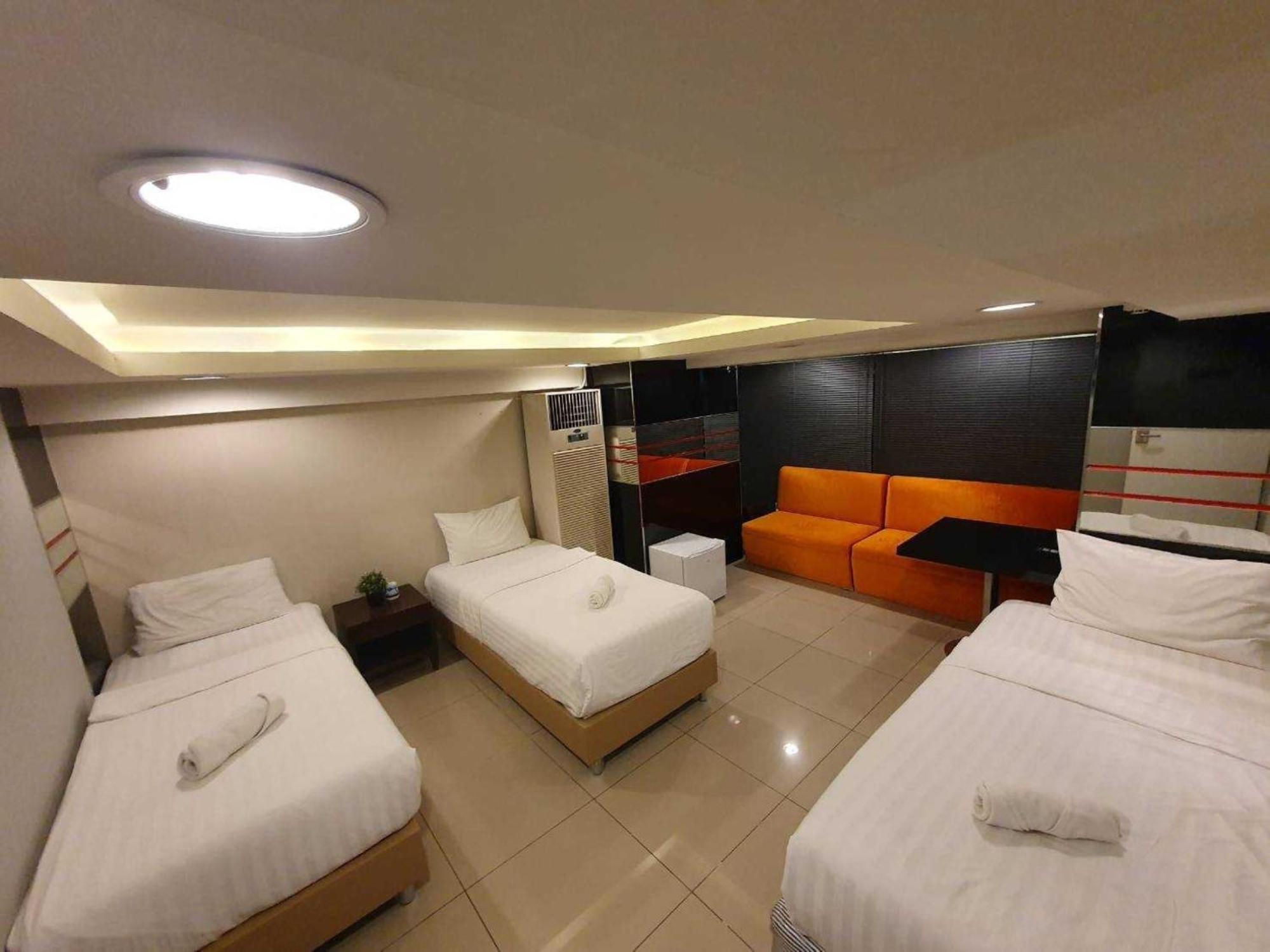 De Lux Bangkok