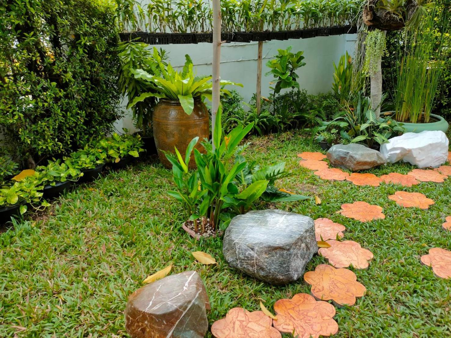 Siam Tharadol Hotel 4*