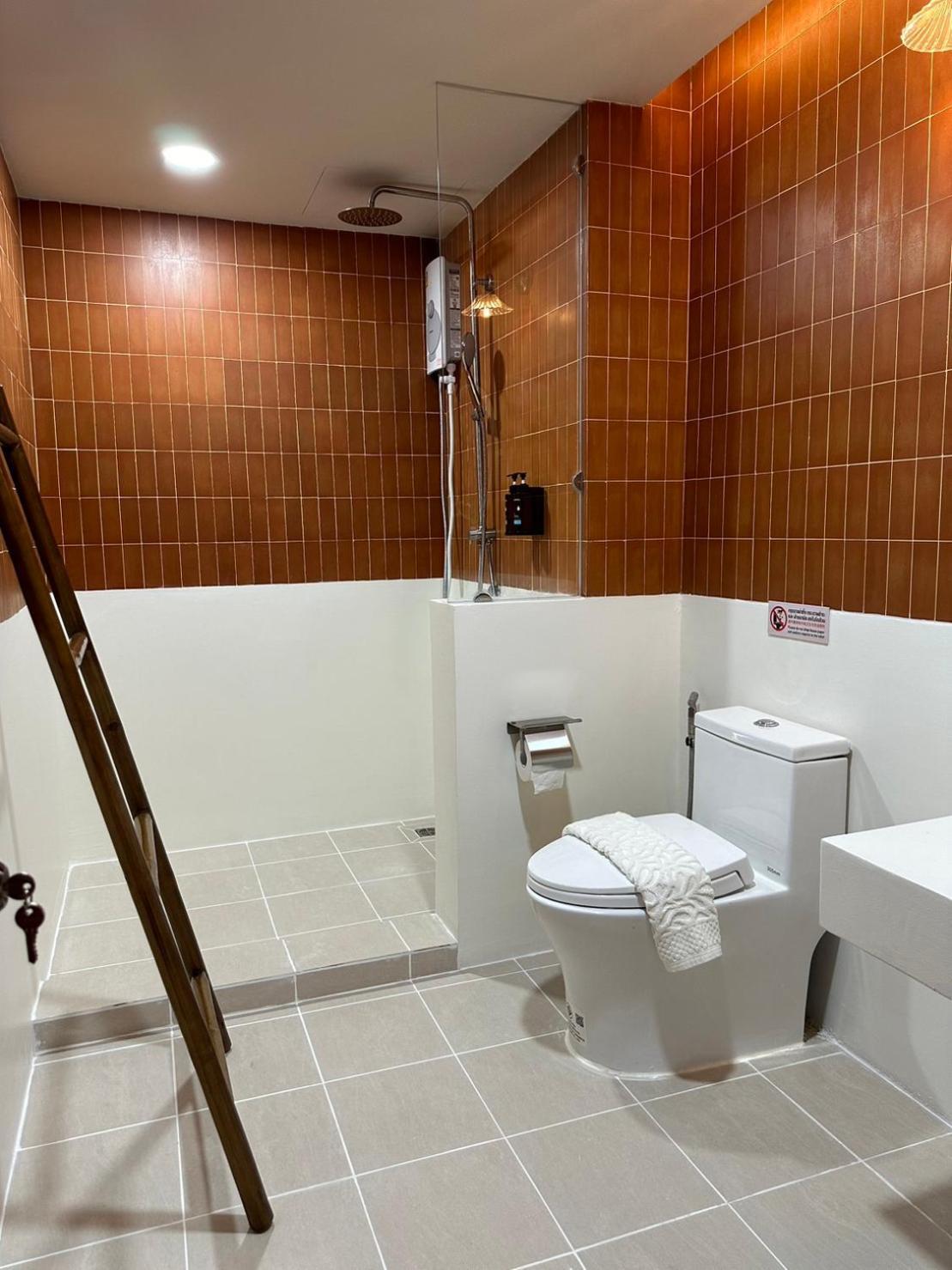 Ferienhaus Bunya House Near Bts Asok, Terminal21 Private&cozy Bangkok