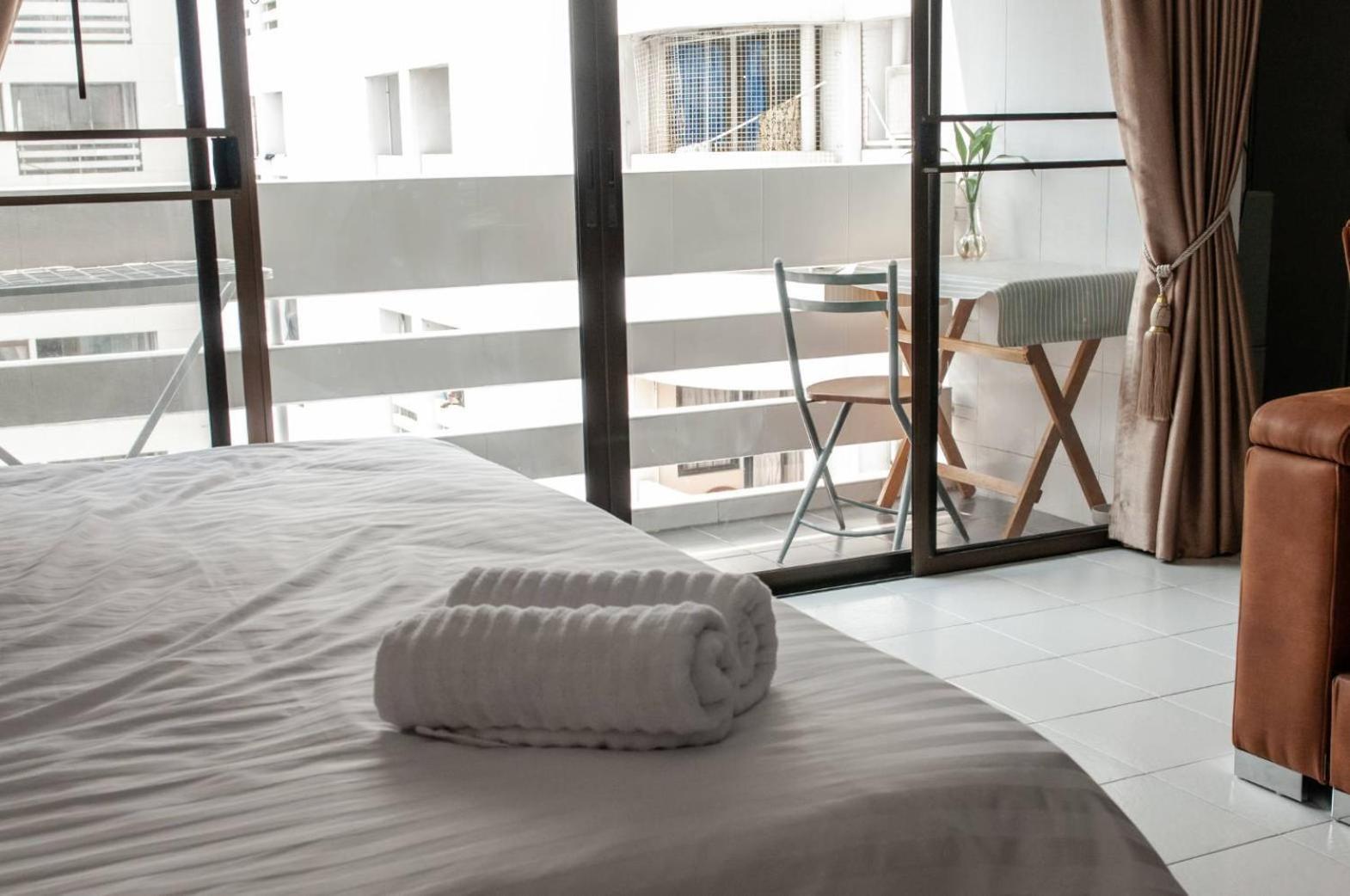 Apartment Cozy 1br Walk To Bts And Airport Rail Link Close To Malls T