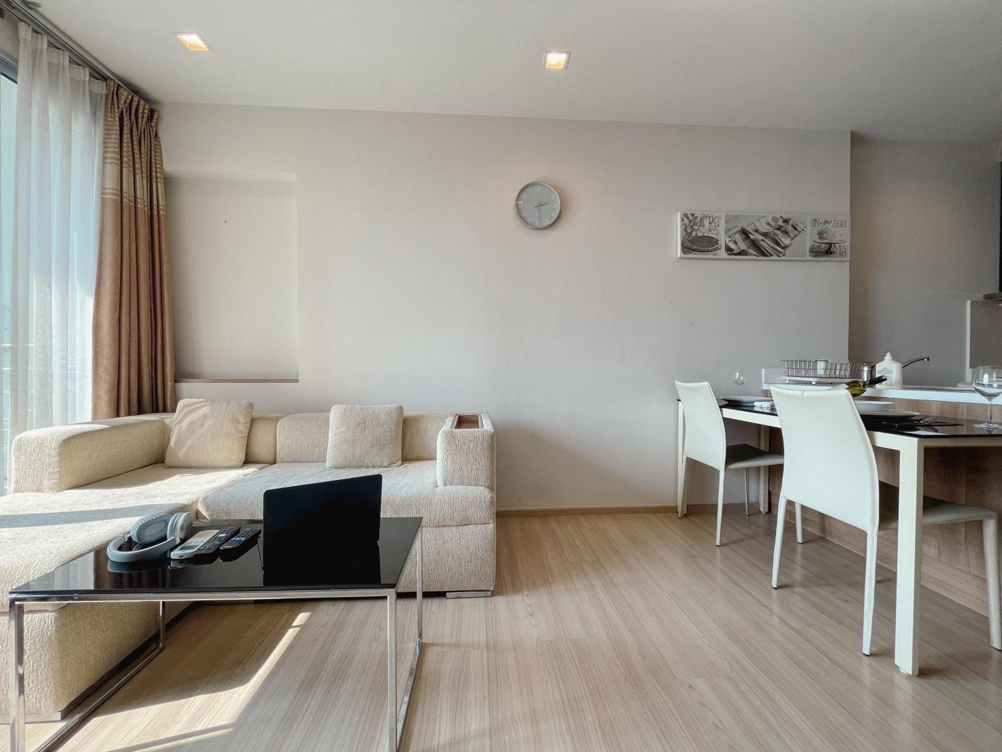 Luxurious River View With Train Access Apartment Bangkok
