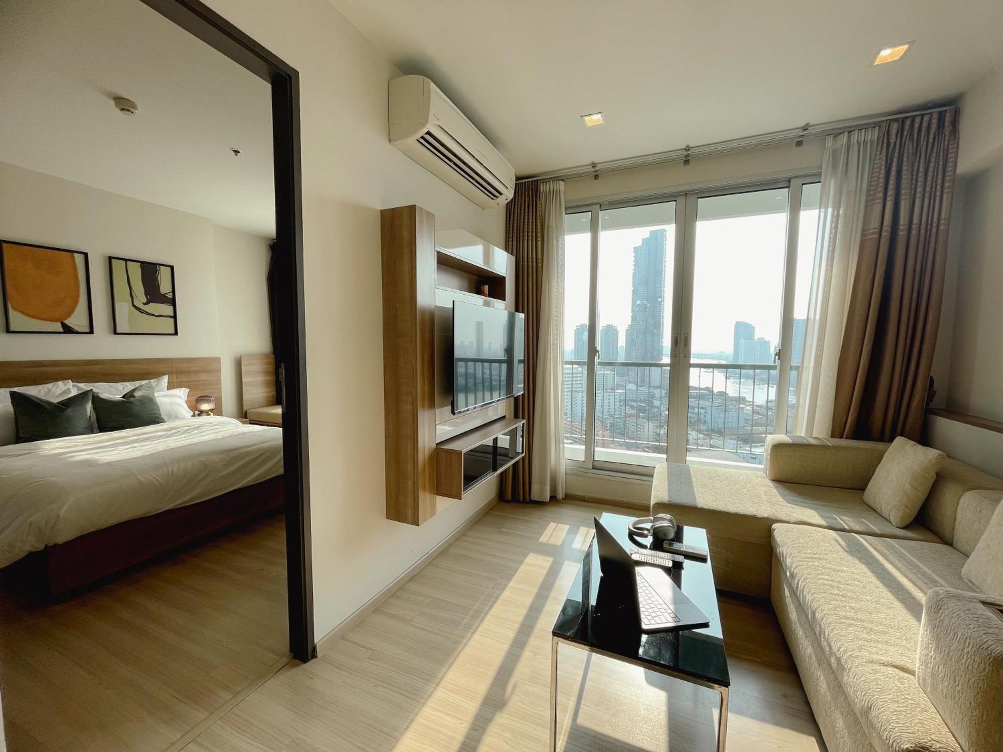 Luxurious River View With Train Access * Bangkok