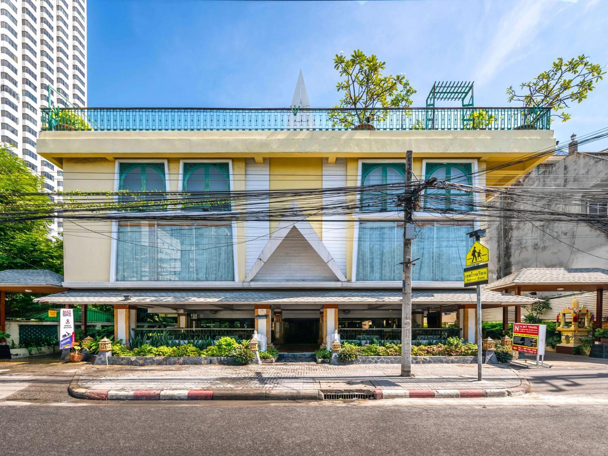 Royal Ivory Sukhumvit Nana Hotel