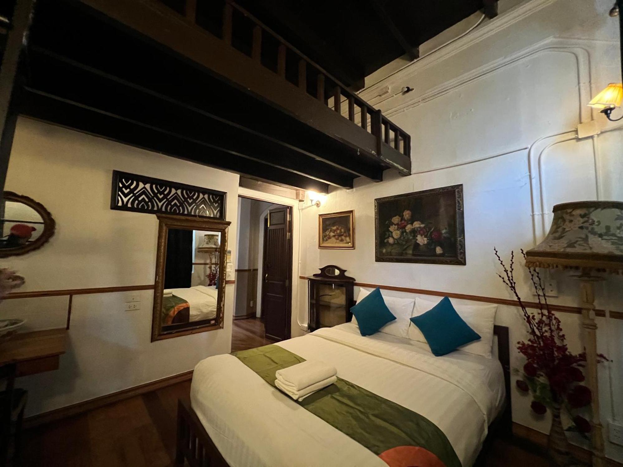 Hotel 103 - Bed And Brews Bangkok