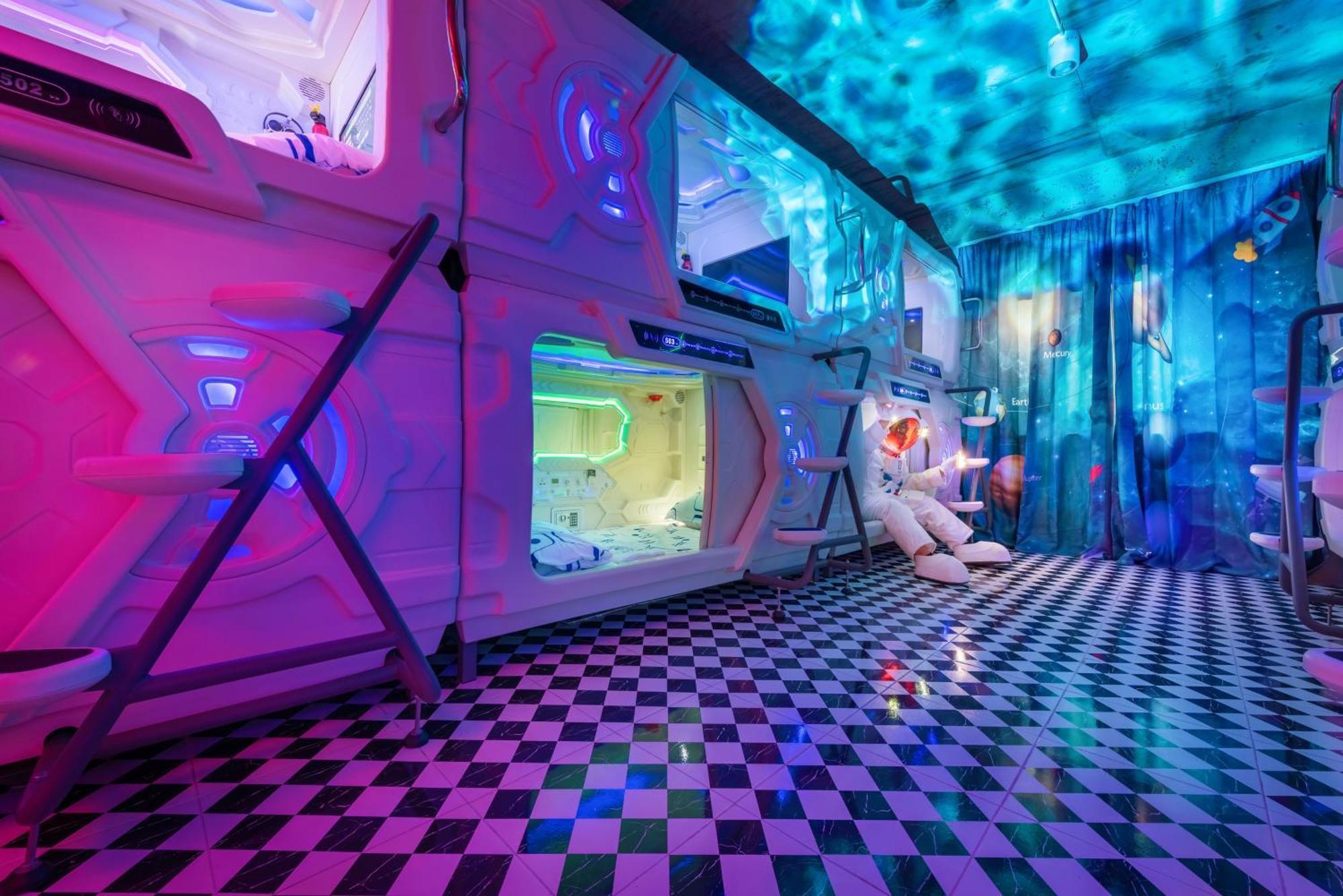 Hostel Space Station Bangkok