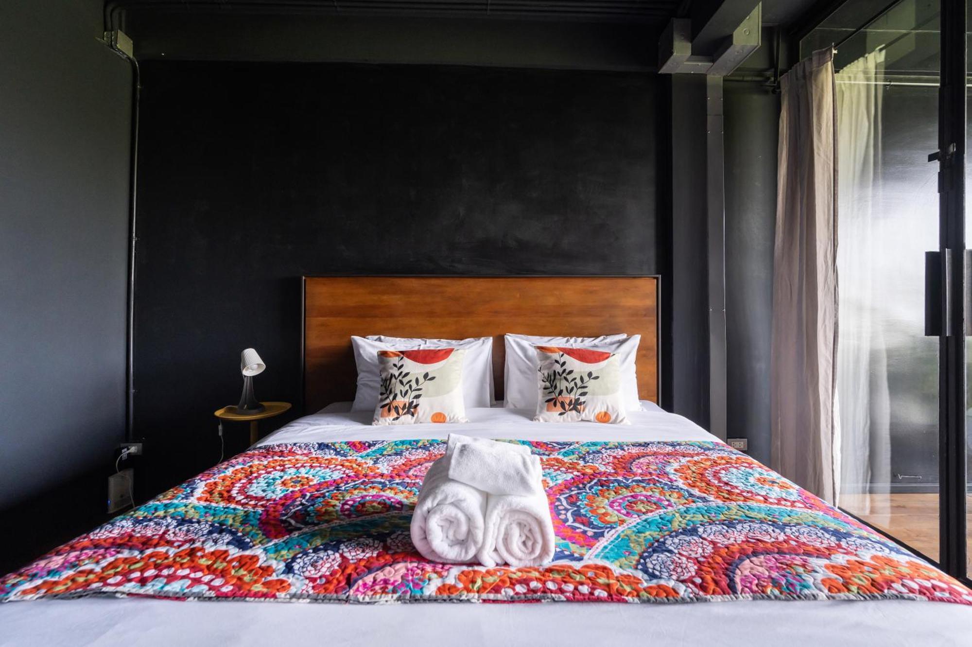 Vila Miq Ekkamai2 3br Designer Oval Bathtub 15pax Bangkok