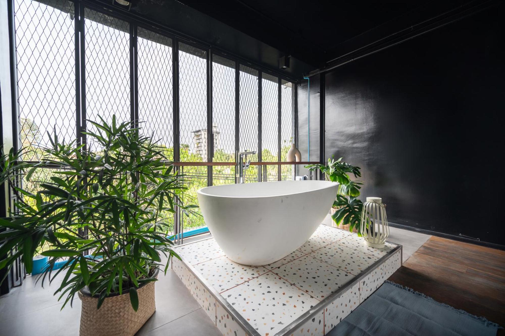 Vila Miq Ekkamai2 3br Designer Oval Bathtub 15pax Bangkok
