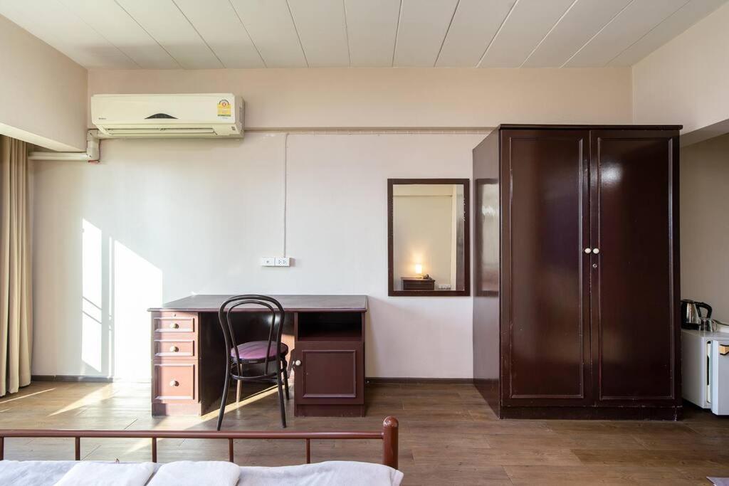 Petch Tower Ekamai Apartment Bangkok