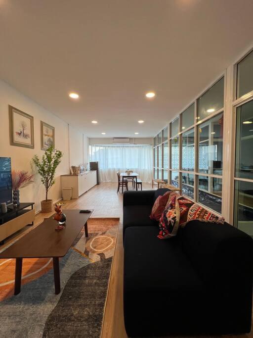 Roof 4br Private Floor, China Town, Center Apartment *