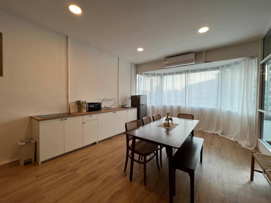 Roof 4br Private Floor, China Town, Center Apartment *