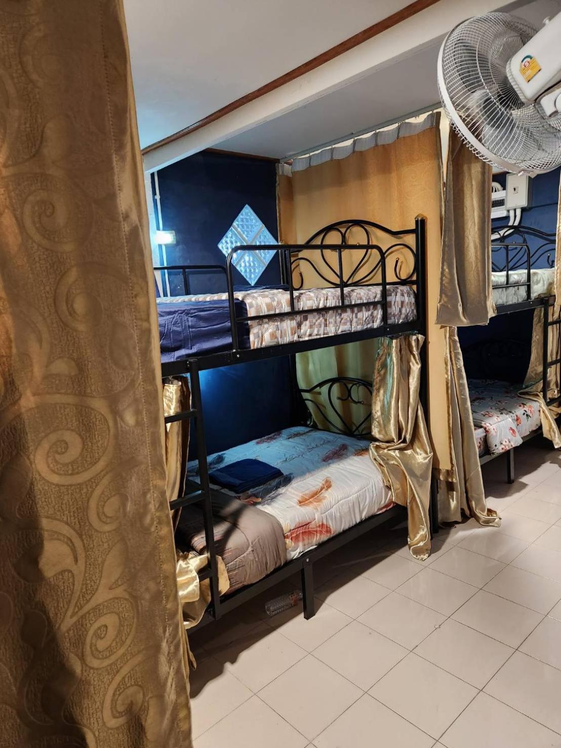 Green Apple Khaosan Hostel