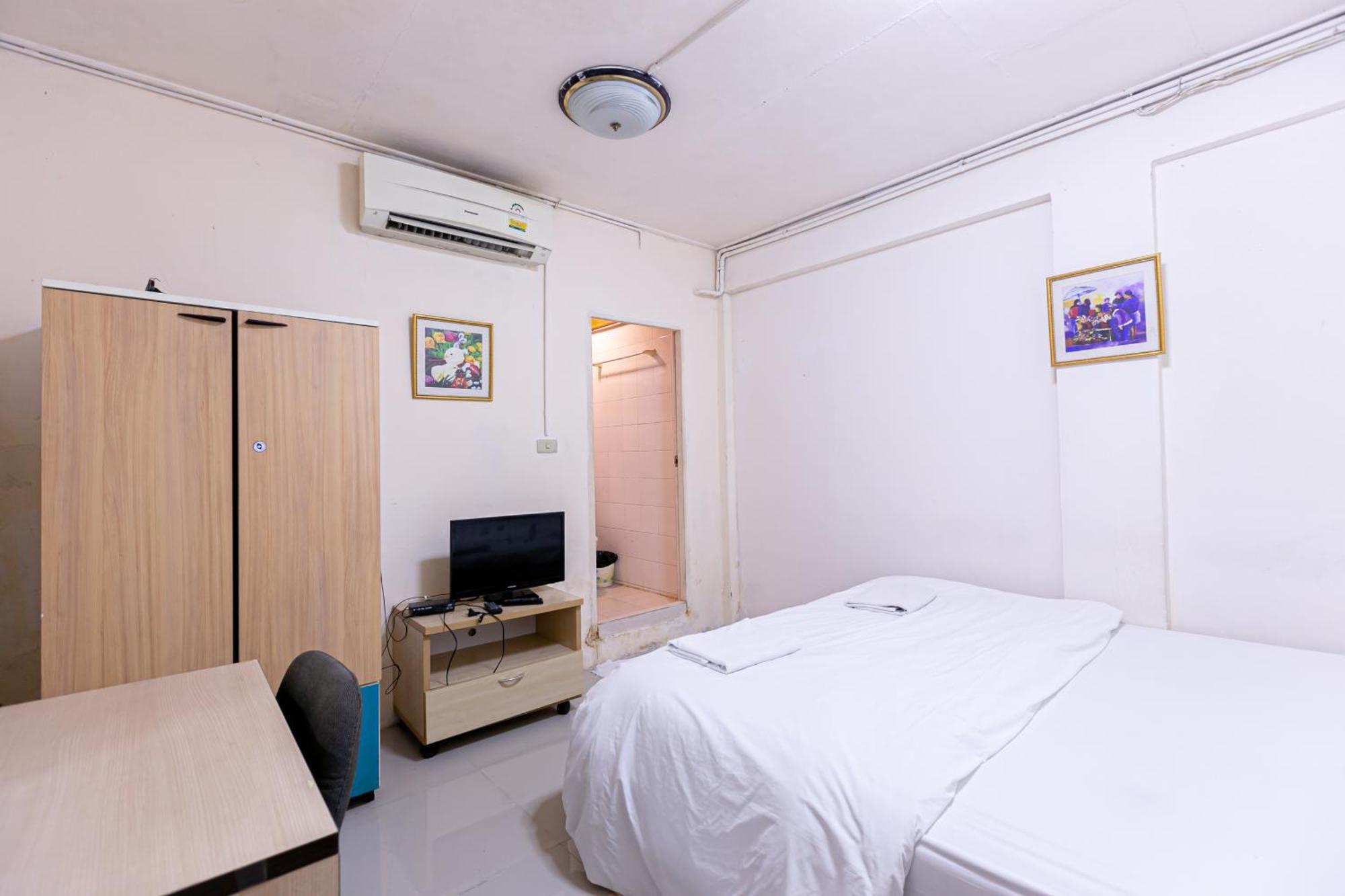 Freesia Saladaeng Silom Apartment