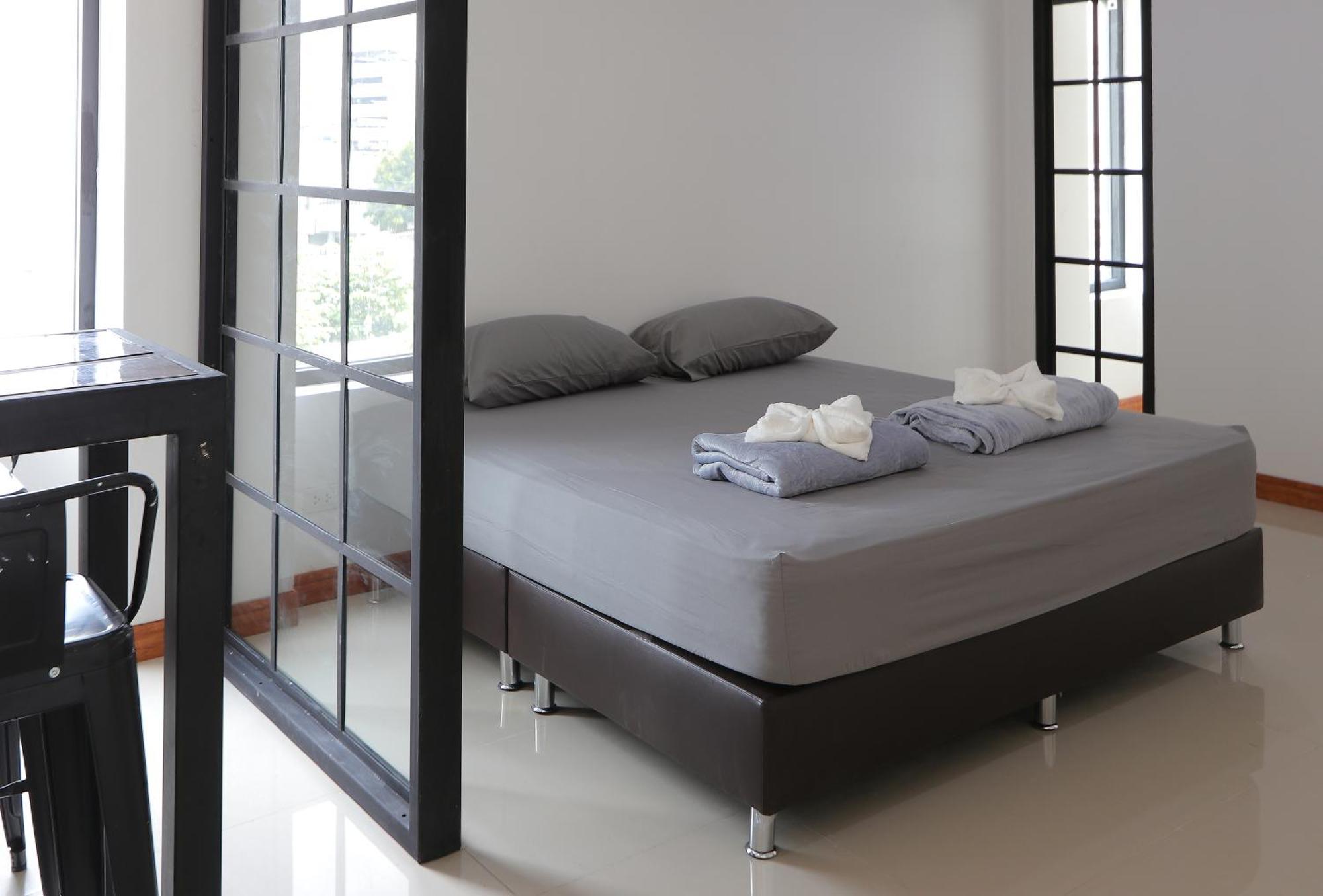 Baan33 Check In By Yourself Code Inbox 4fl Behind Amazon Cafe * Bangkok