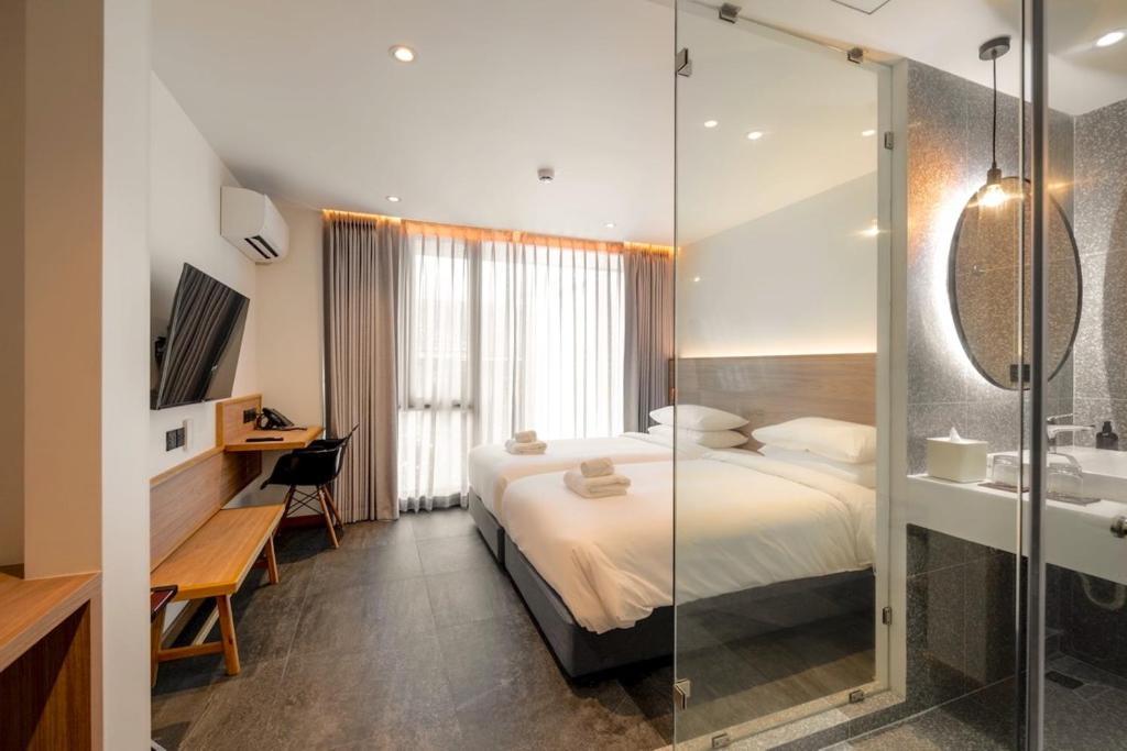 Zen Master Hotel