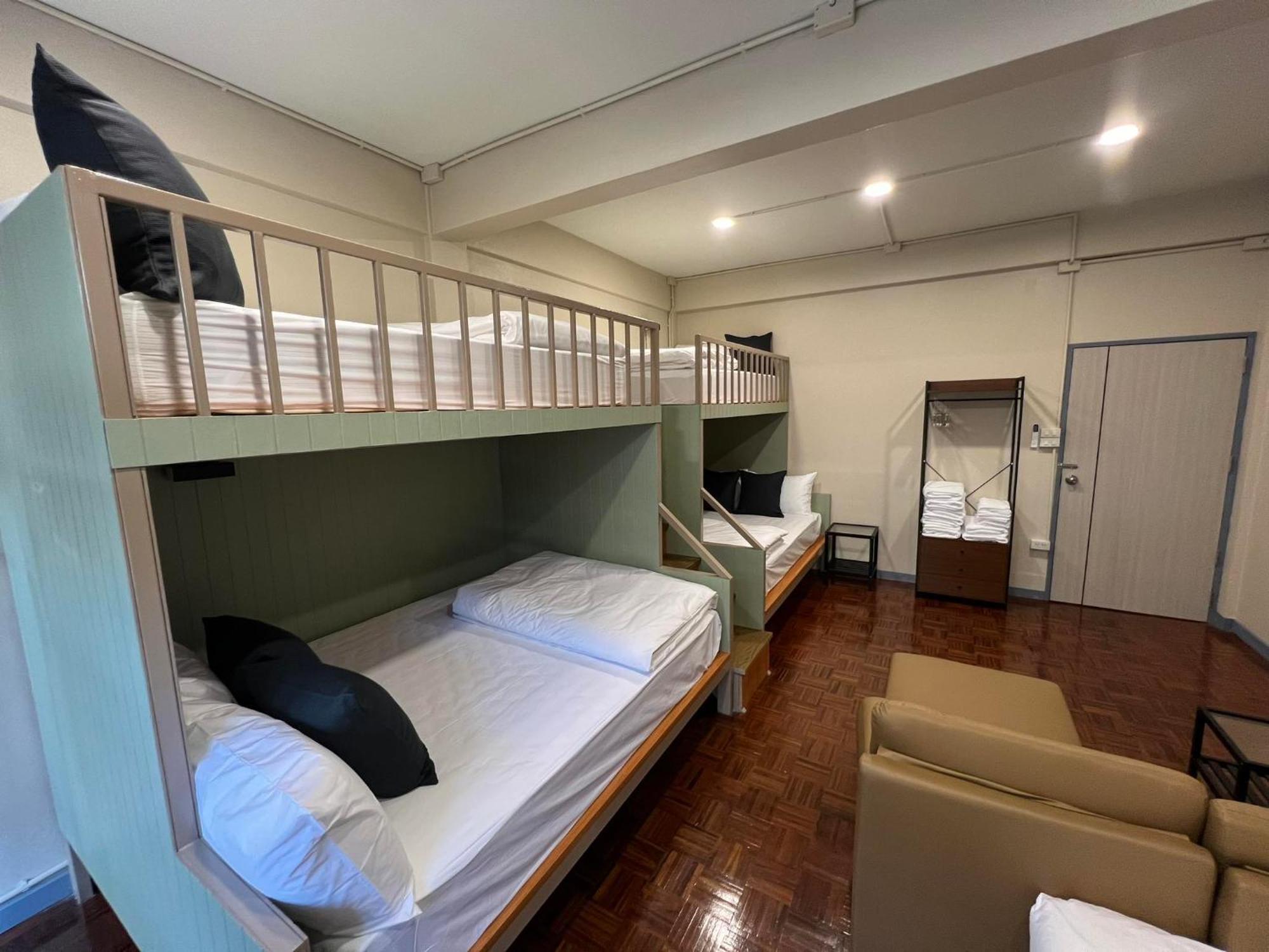 Achcha - Itsaraphap Mrt Station - Wat Arun Hotel 2*