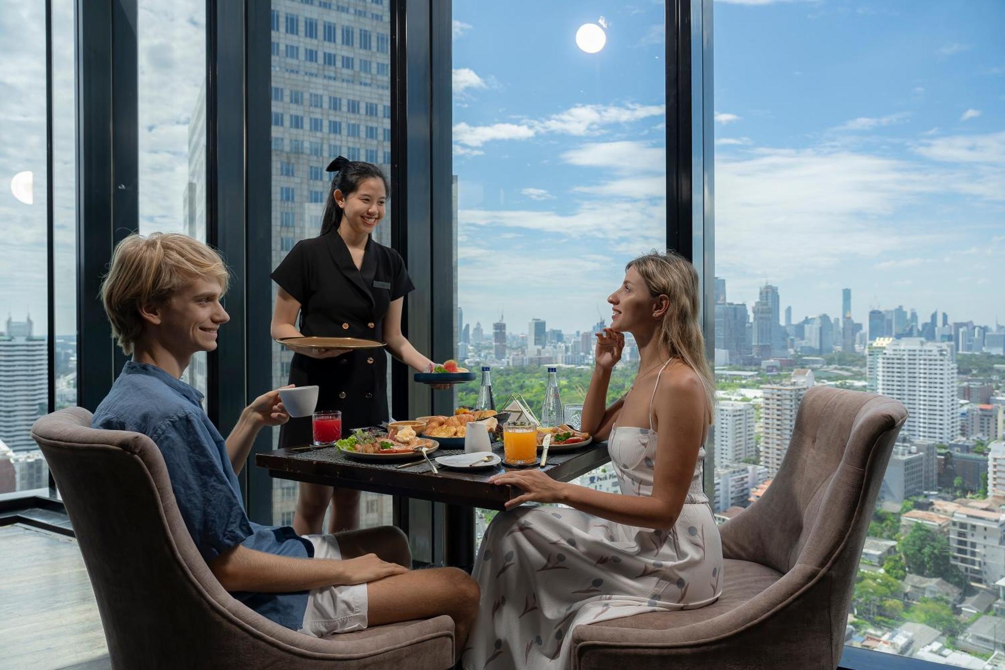 The Continent Sukhumvit - Asok Bts 5*