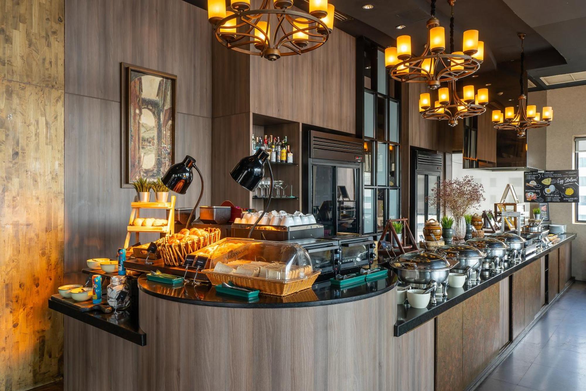 Hotel The Continent Sukhumvit - Asok Bts 5*