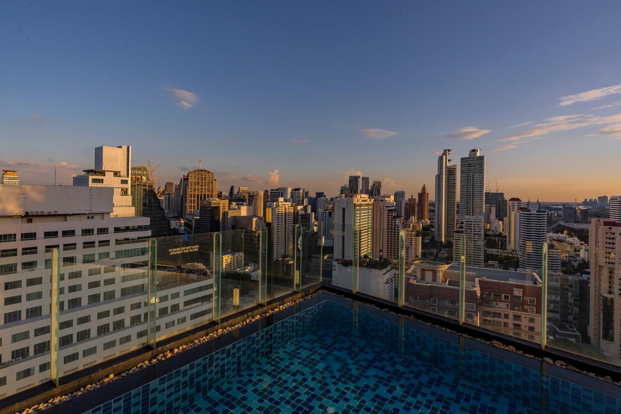 The Continent Sukhumvit - Asok Bts Bangkok