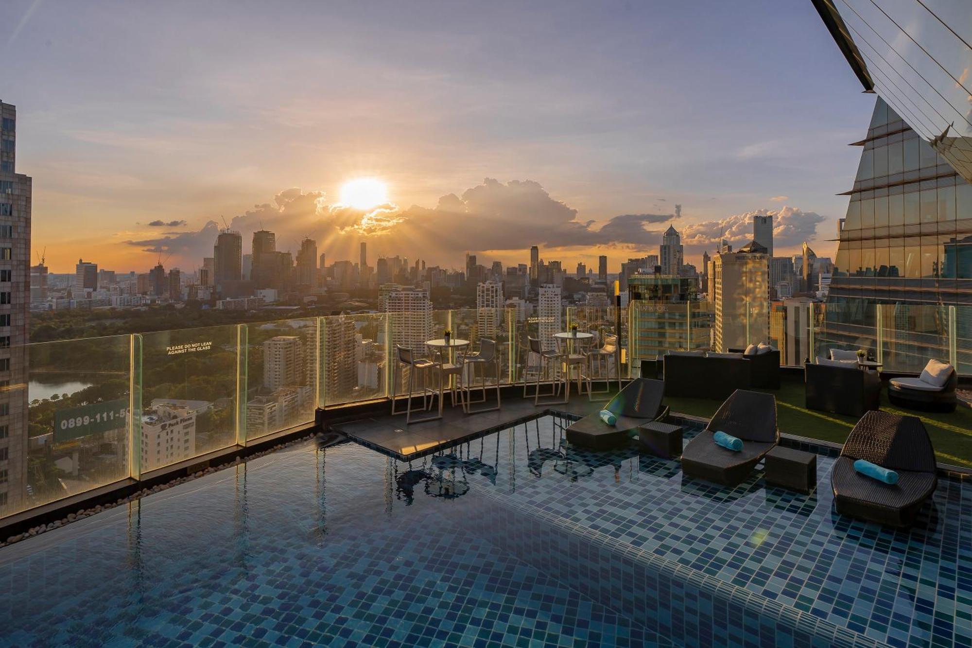 Hotel The Continent Sukhumvit - Asok Bts 5*