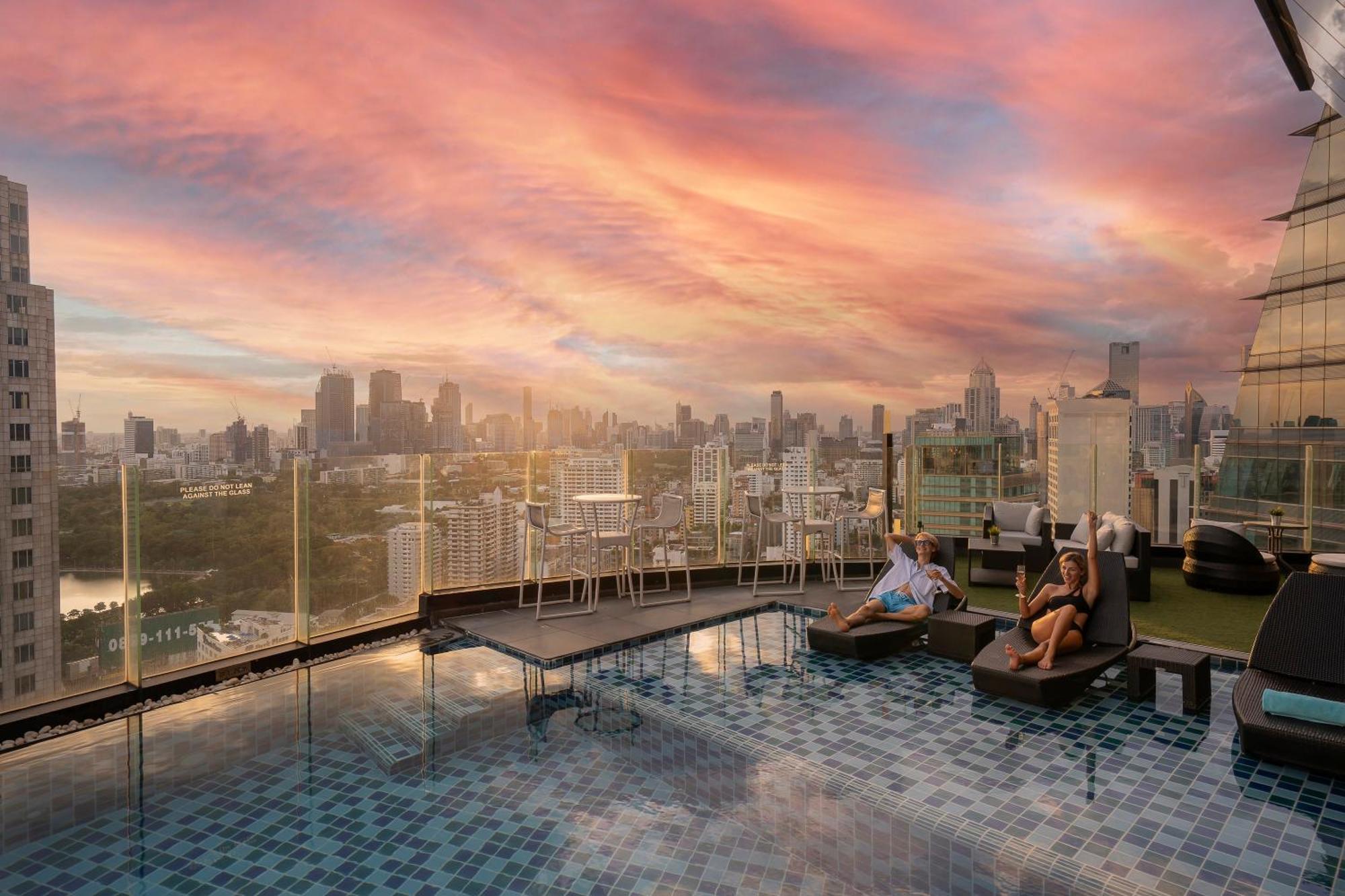 The Continent Sukhumvit - Asok Bts Hotel
