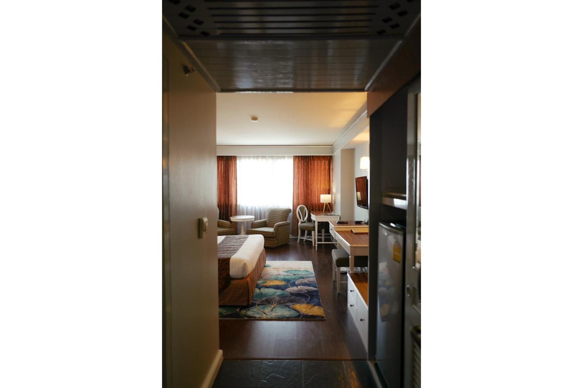 Town In Town Hotel