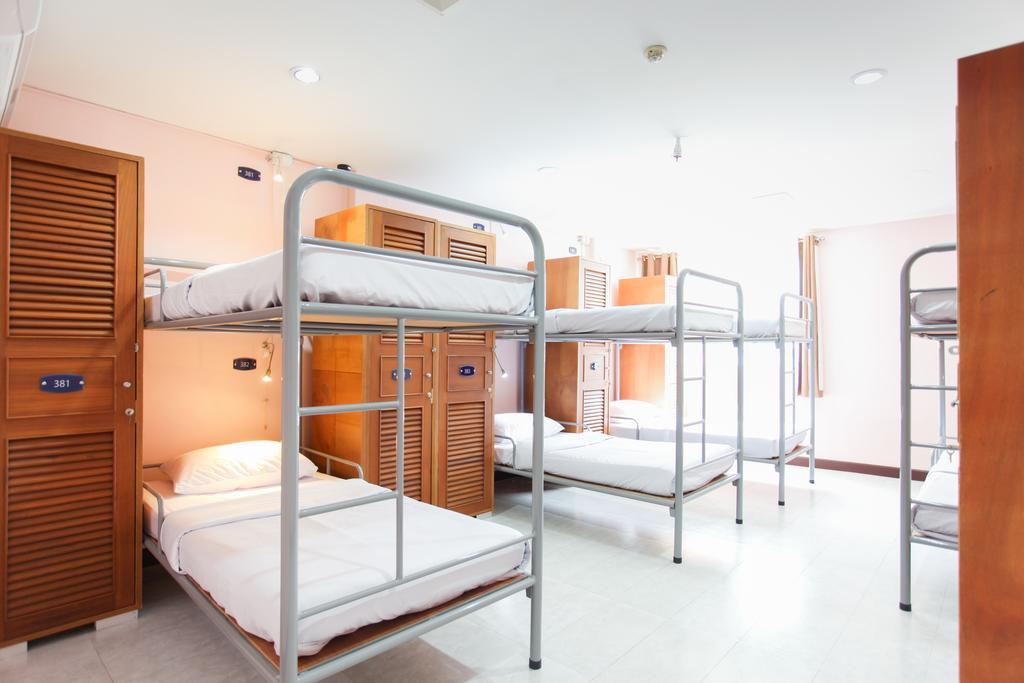 Hostel 8 Sukhumvit Soi 8 *