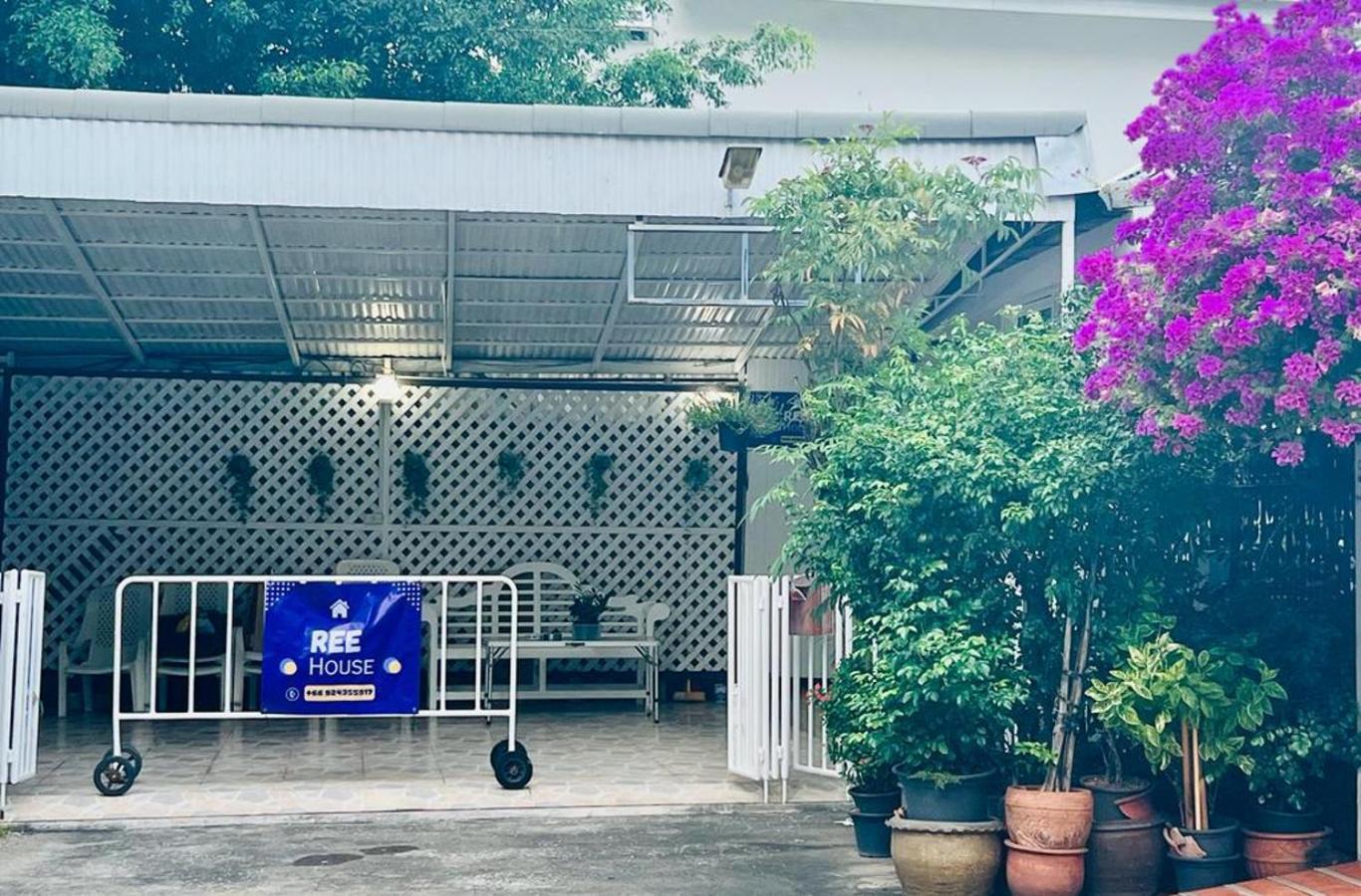 Ree House-asoke Bts Bed & Breakfast *