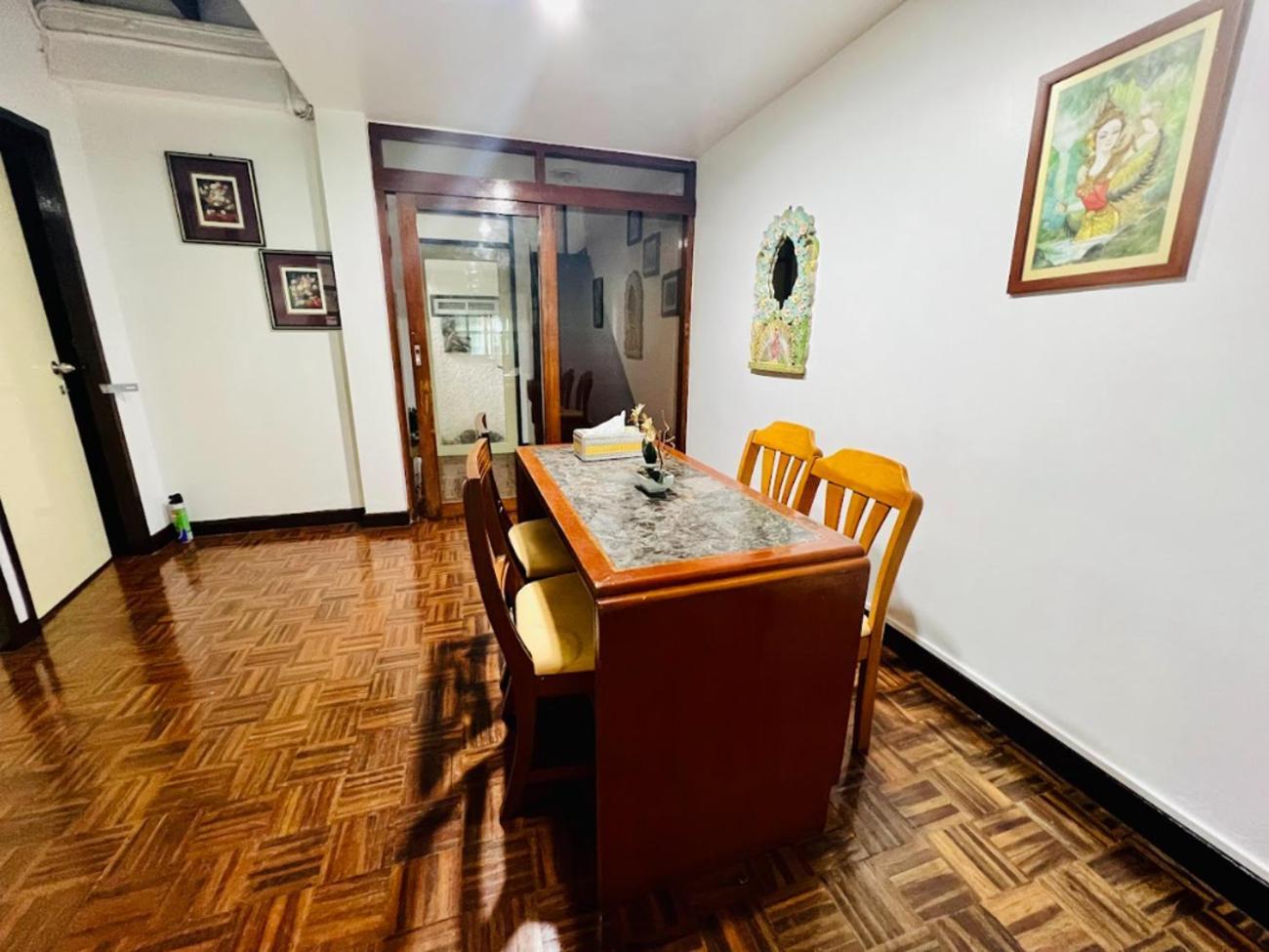 Ree House-asoke Bts Bed & Breakfast Bangkok