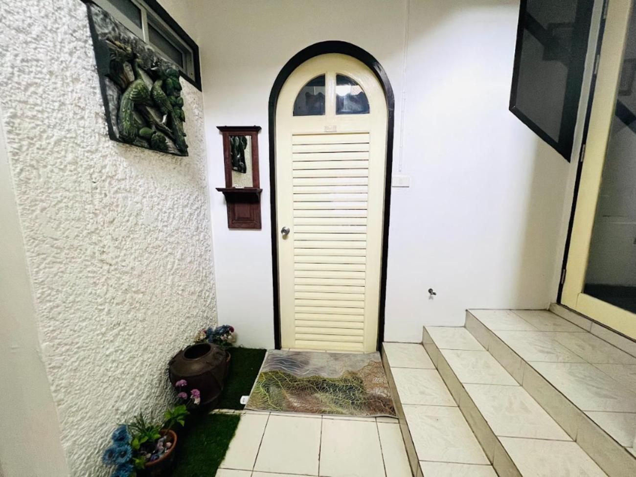 Bed & Breakfast Ree House-asoke Bts