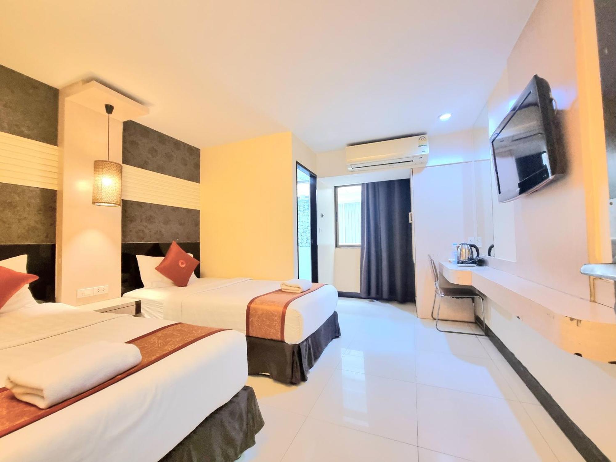 Cozi Hotel, Hotel