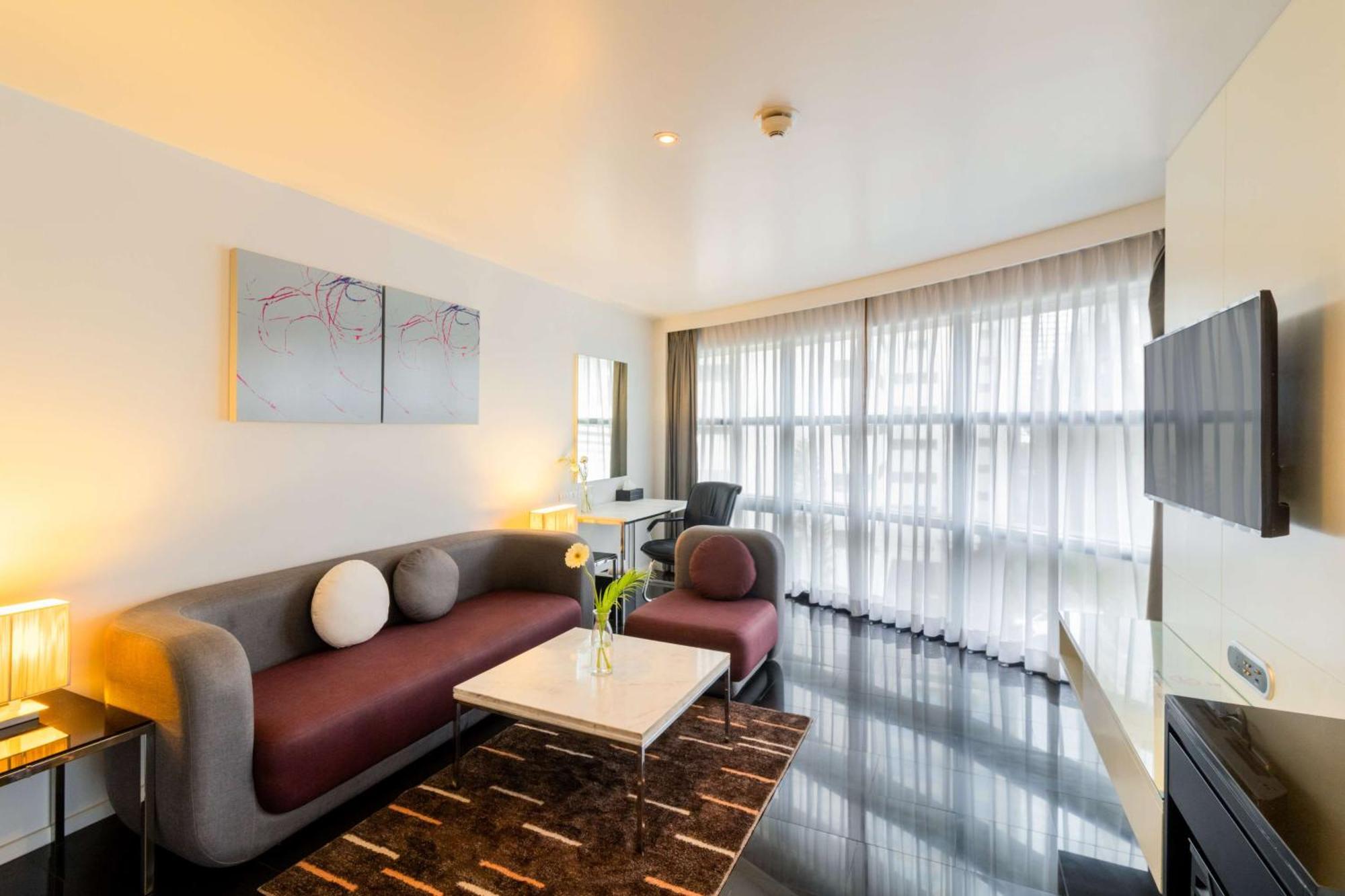 Western Sukhumvit 20 Hotel 4*