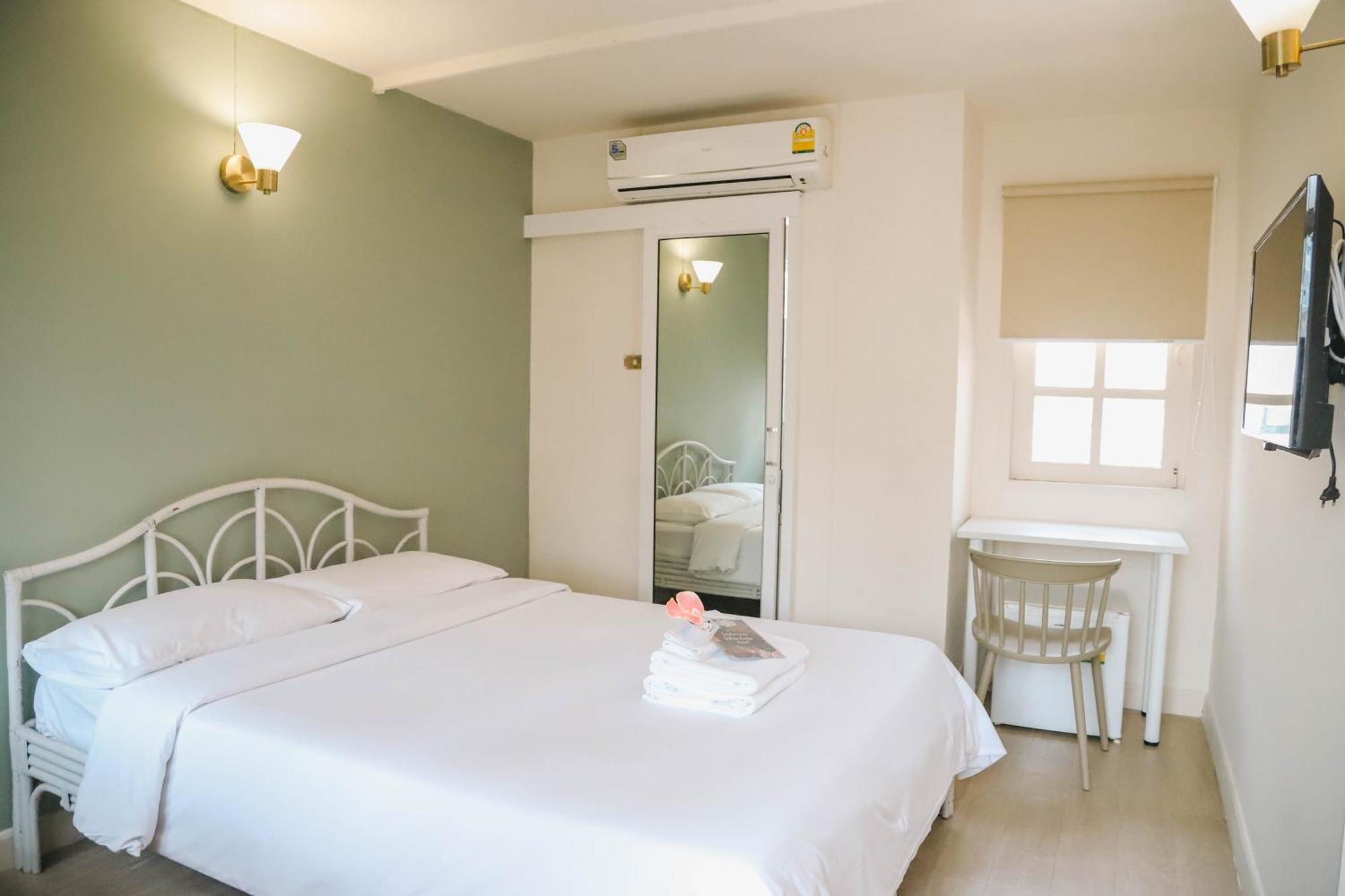 Hotel White 2*