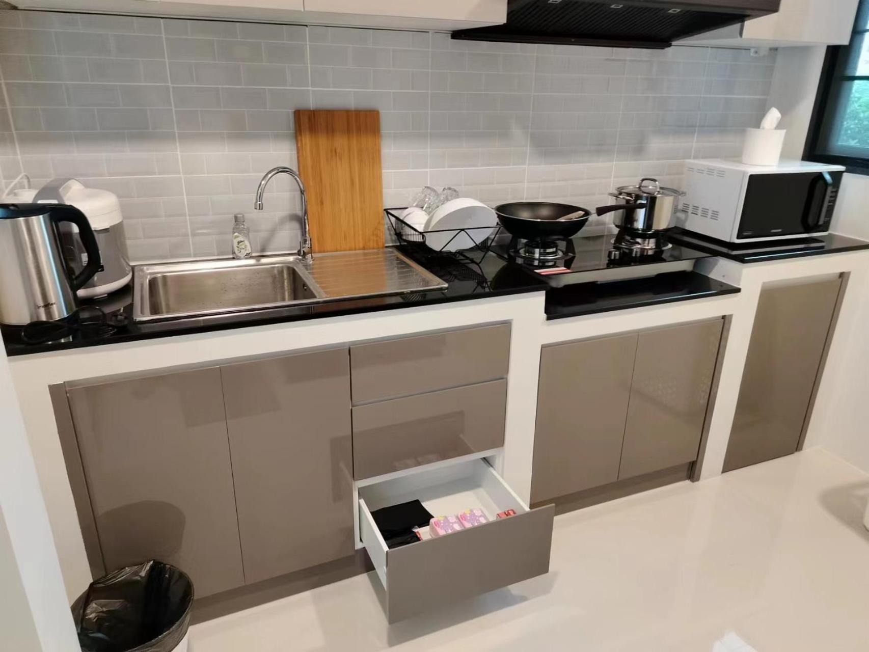 Cheri's Homestay现代两层独栋别墅，4卧4卫，3日送接机1周接送机,近mega邦纳 * Bangkok