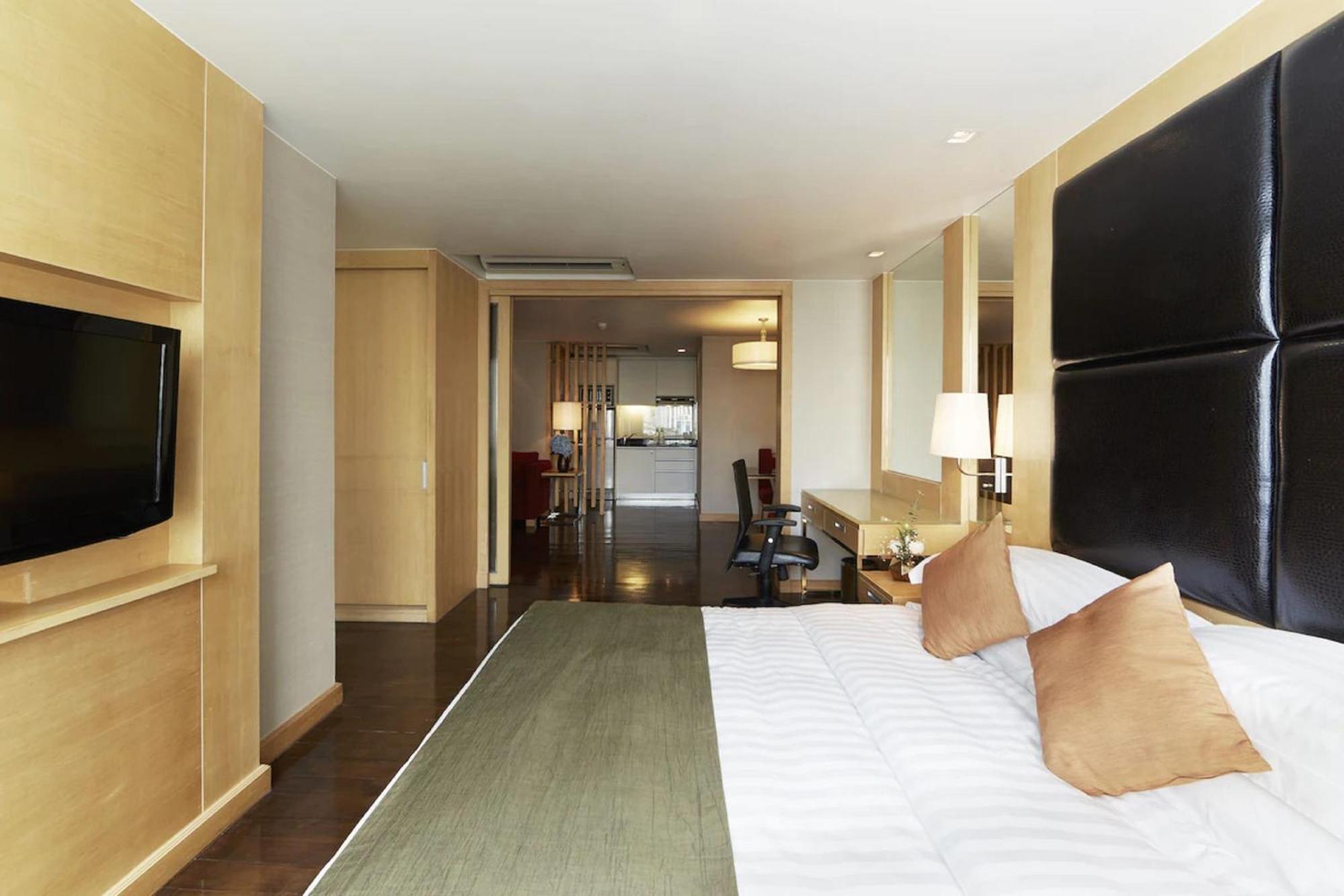Sora & Sukhumvit 4*