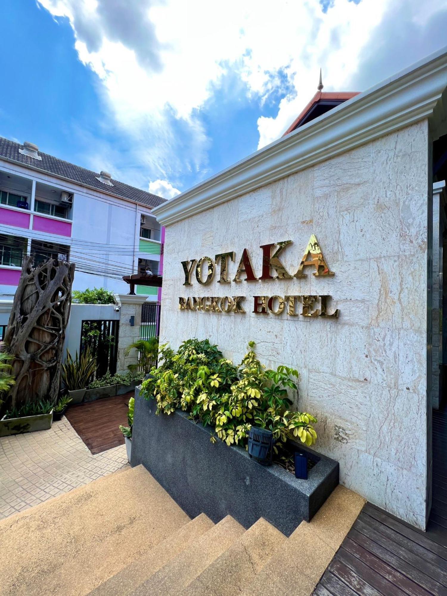 Yotaka Hotel 3*