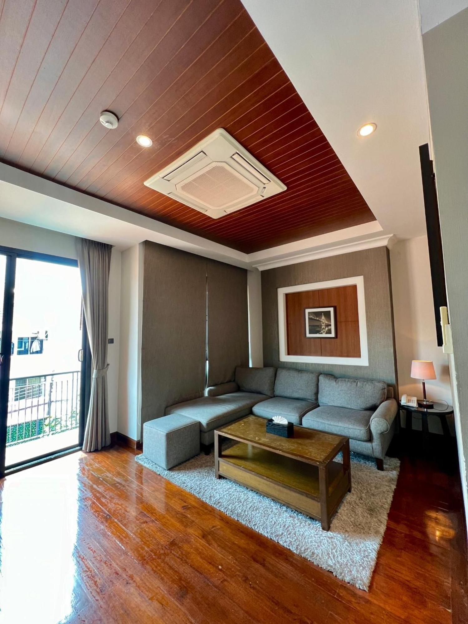 Yotaka Hotel 3*