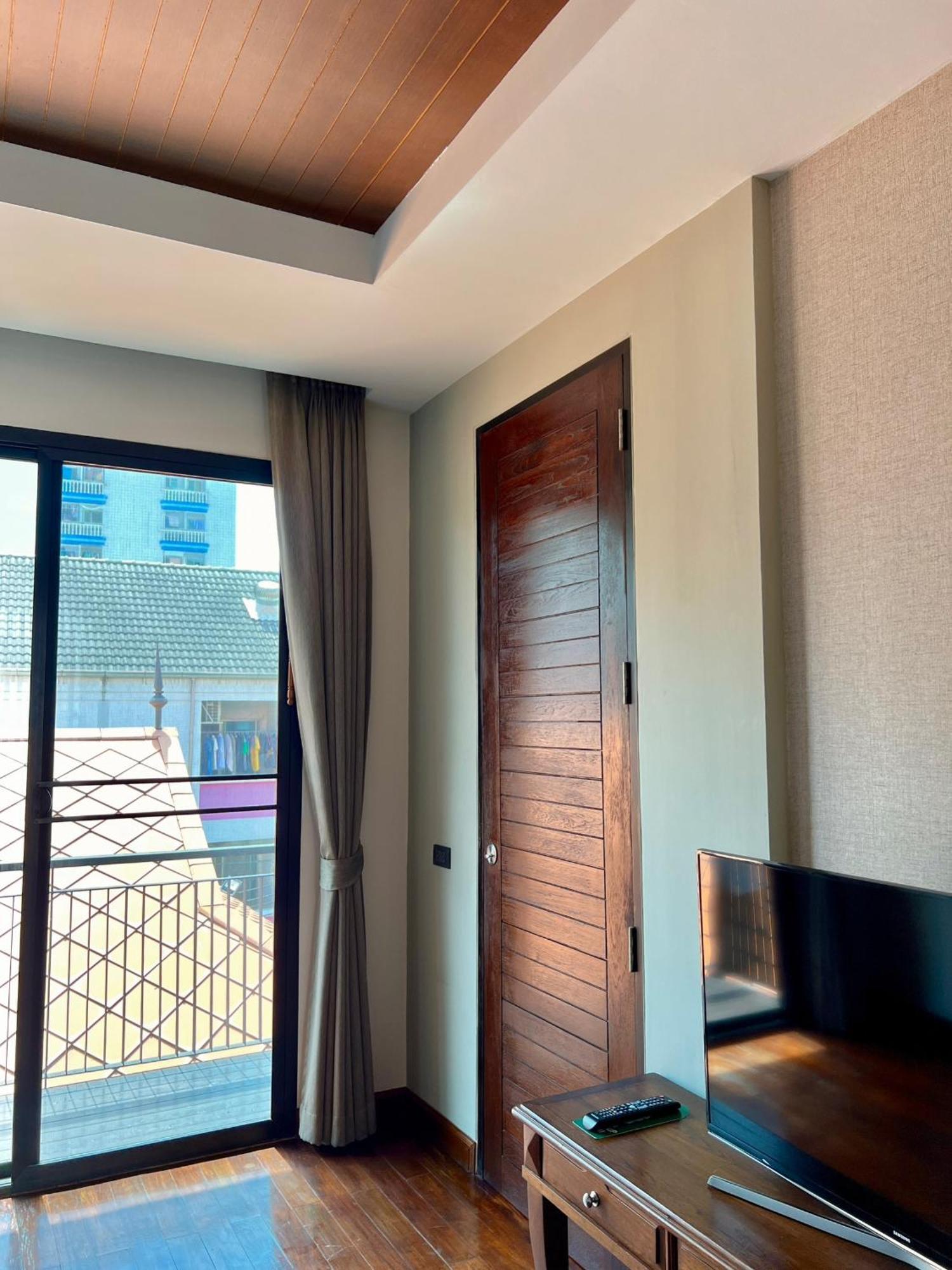 Yotaka Hotel 3*