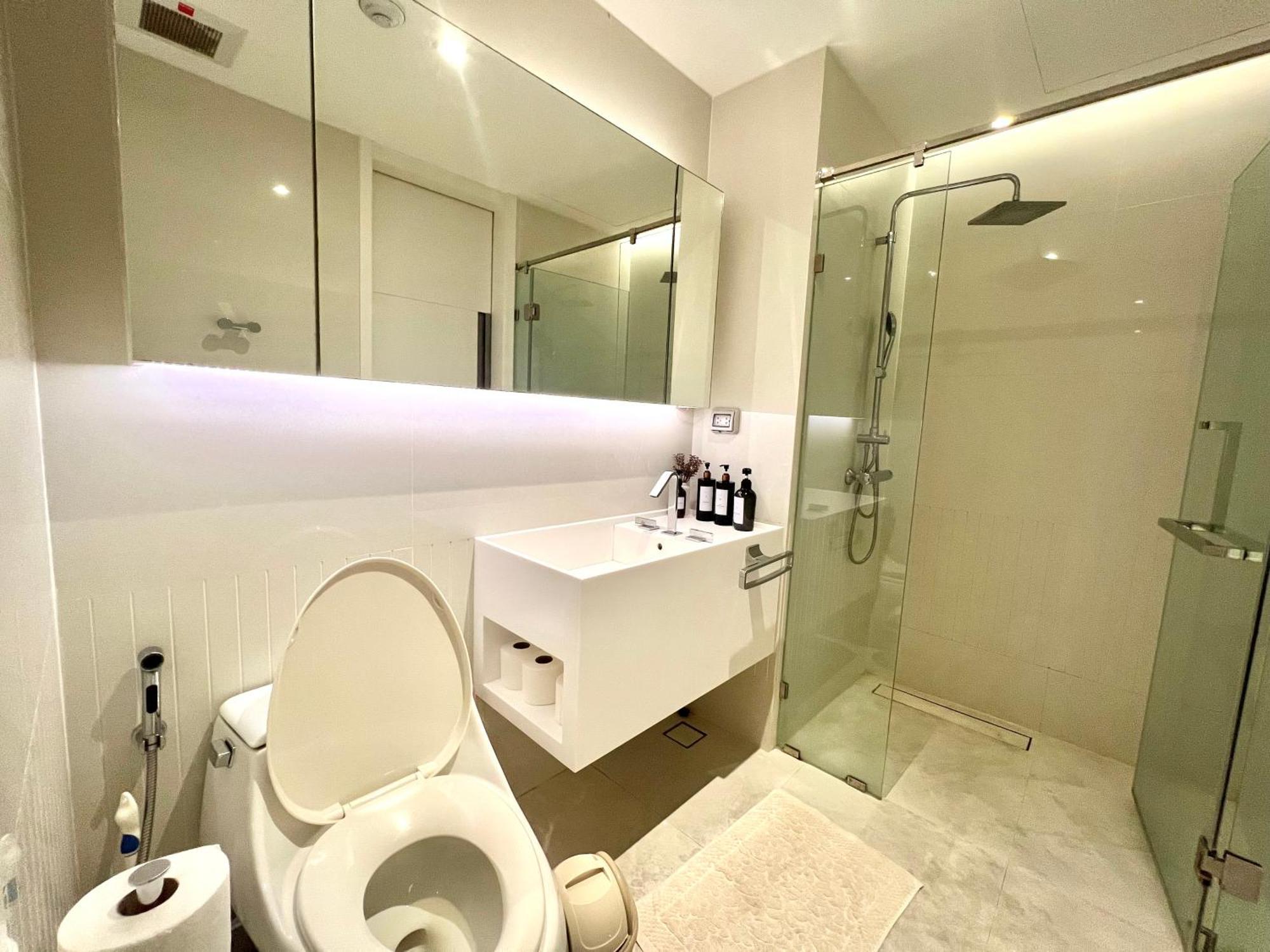 Sukhumvit 11#luxury#pool#gym#bts Nana&mrt Sukhumvit#1br#max2ppl Bangkok