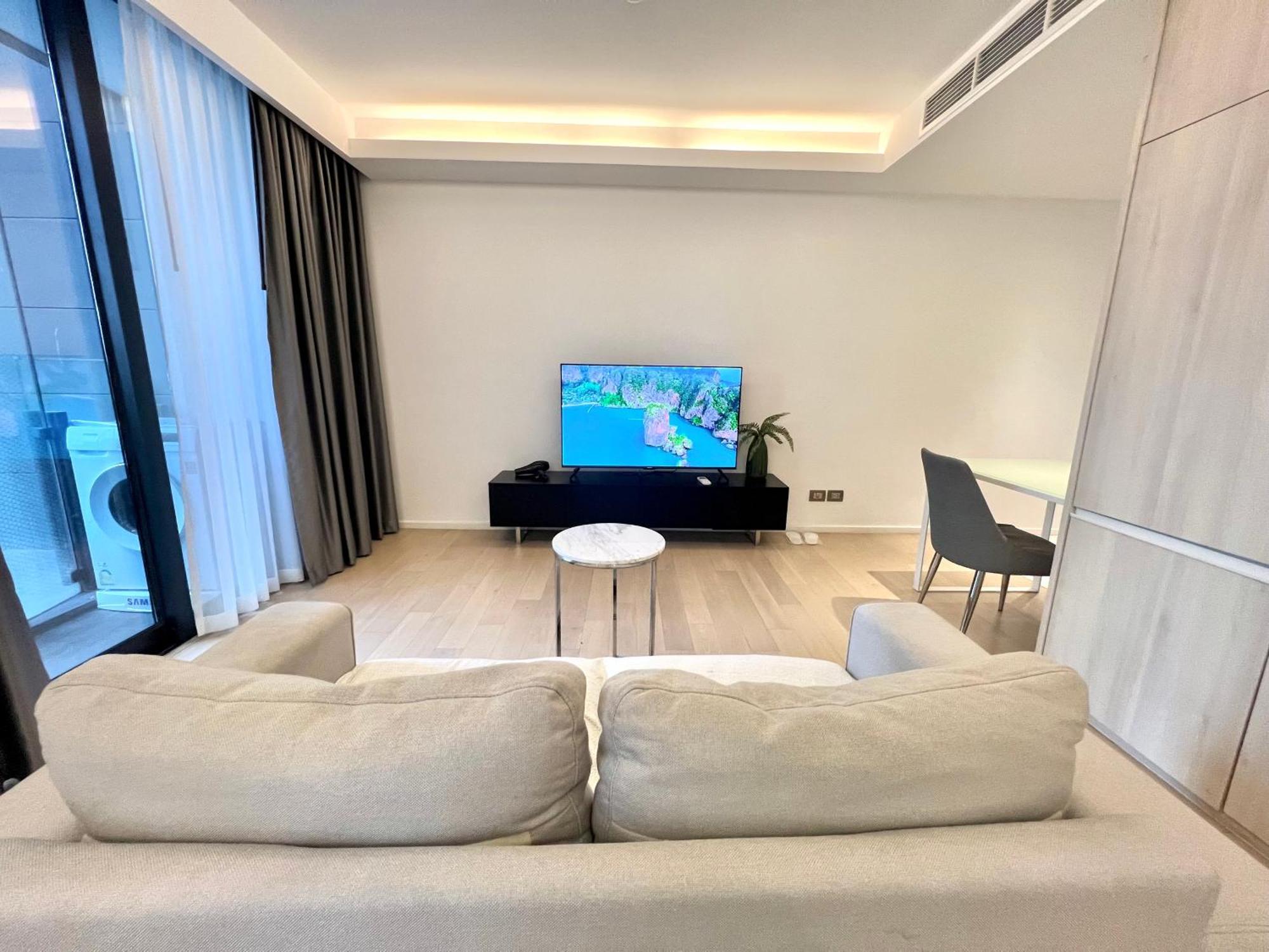 Sukhumvit 11#luxury#pool#gym#bts Nana&mrt Sukhumvit#1br#max2ppl Apartment
